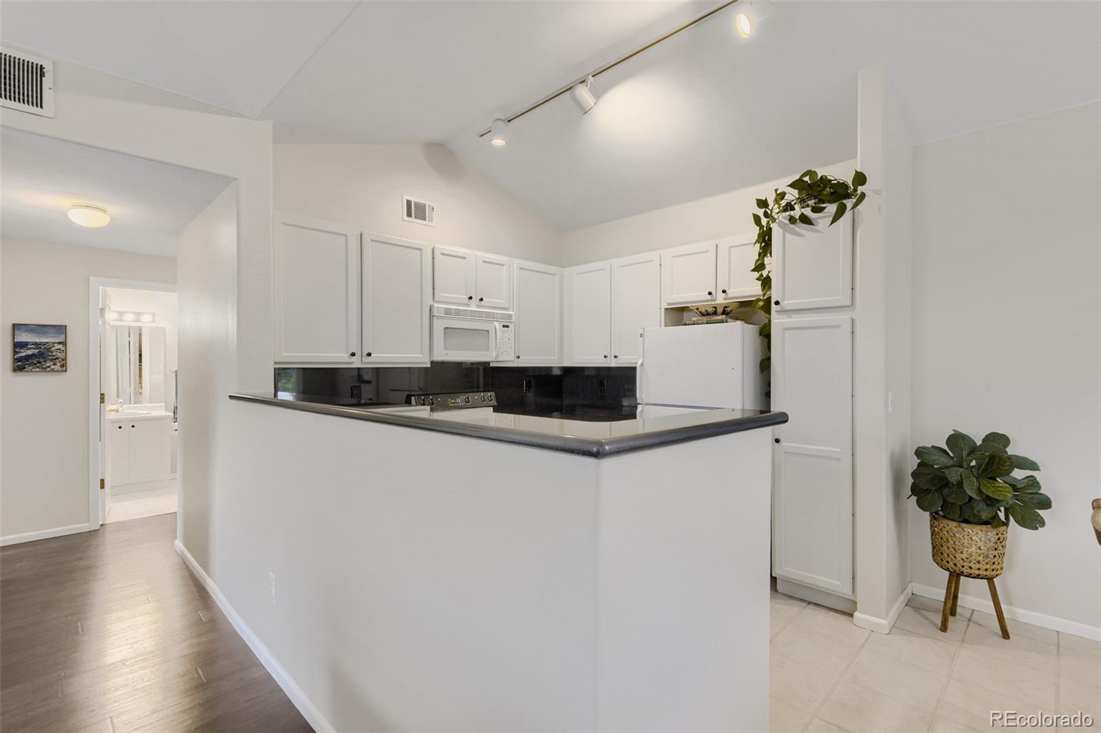 MLS Image #6 for 8500 e jefferson avenue,denver, Colorado