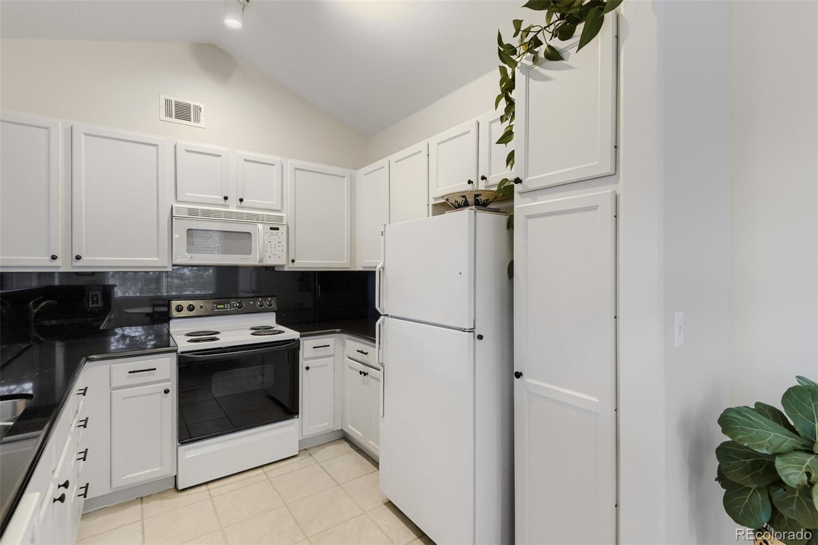 MLS Image #7 for 8500 e jefferson avenue,denver, Colorado