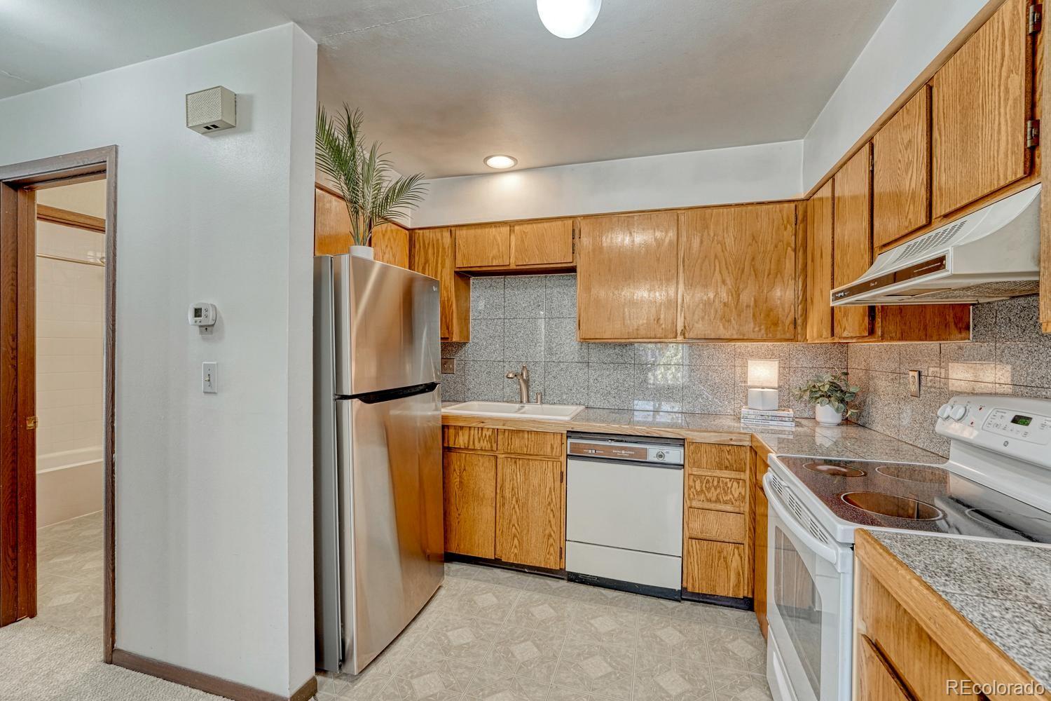 MLS Image #10 for 7929  york street 3,denver, Colorado