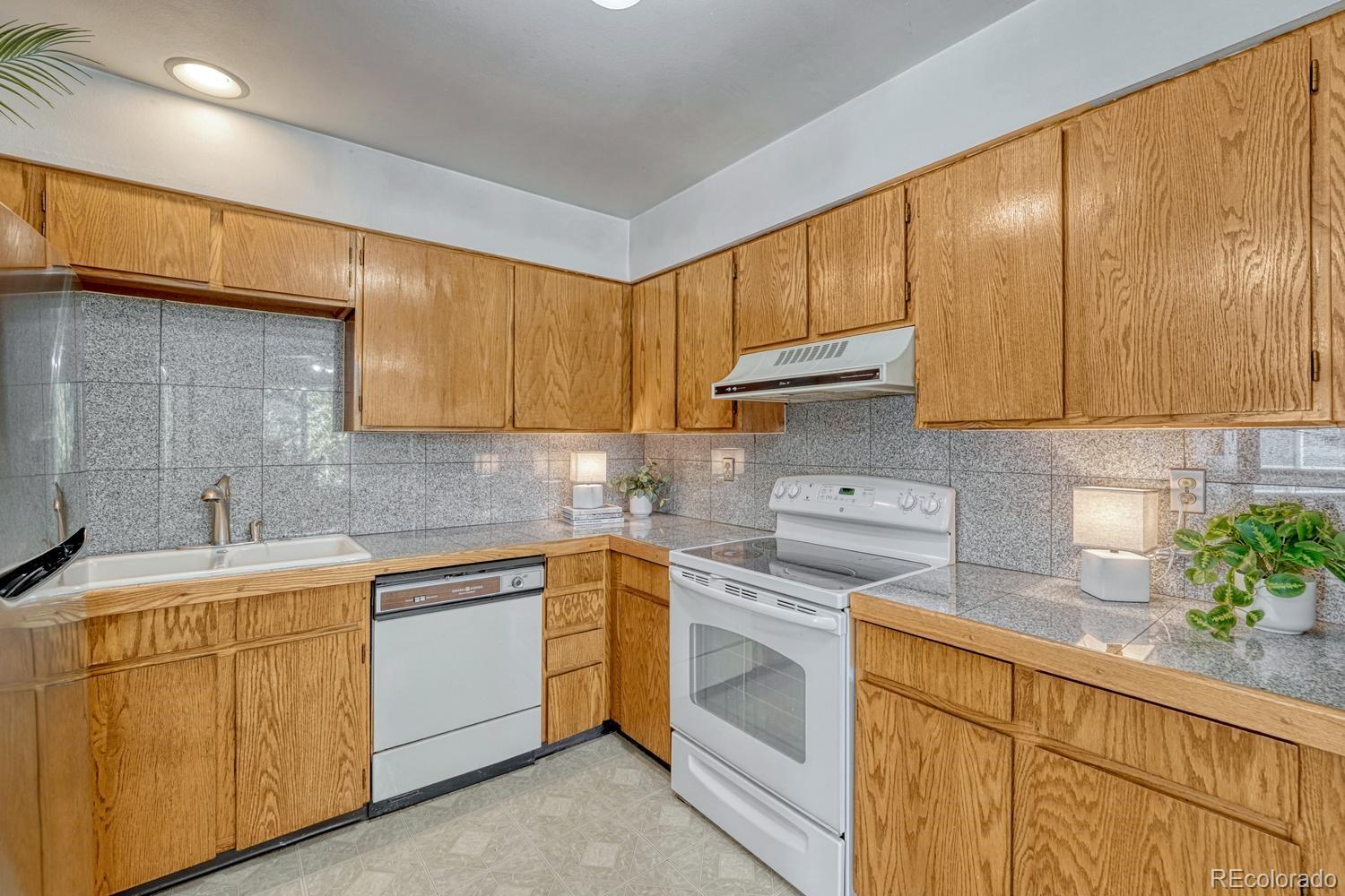 MLS Image #11 for 7929  york street 3,denver, Colorado