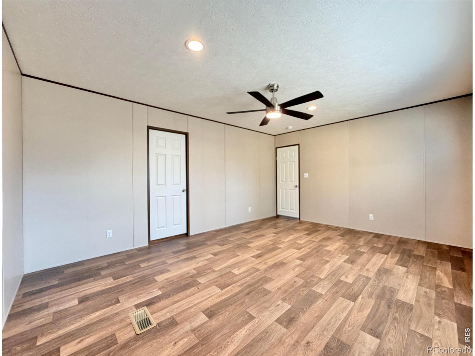 MLS Image #13 for 214  oak street,log lane village, Colorado