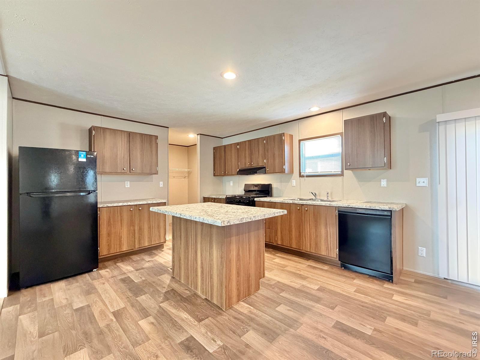 MLS Image #7 for 214  oak street,log lane village, Colorado