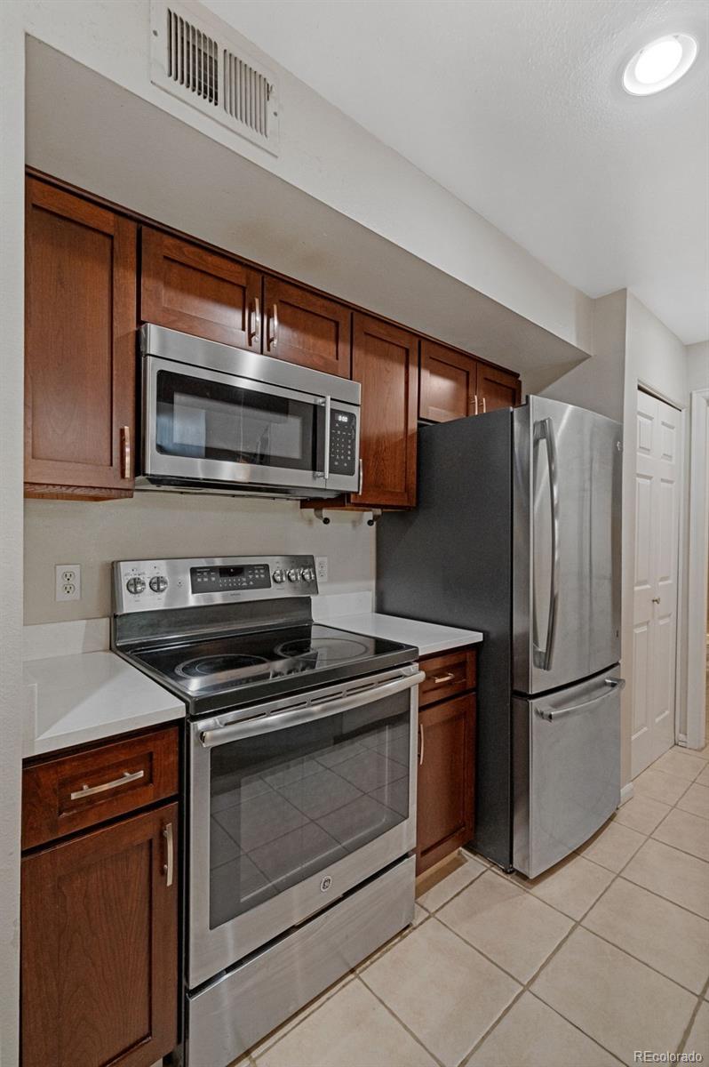 MLS Image #2 for 2575 s syracuse way,denver, Colorado