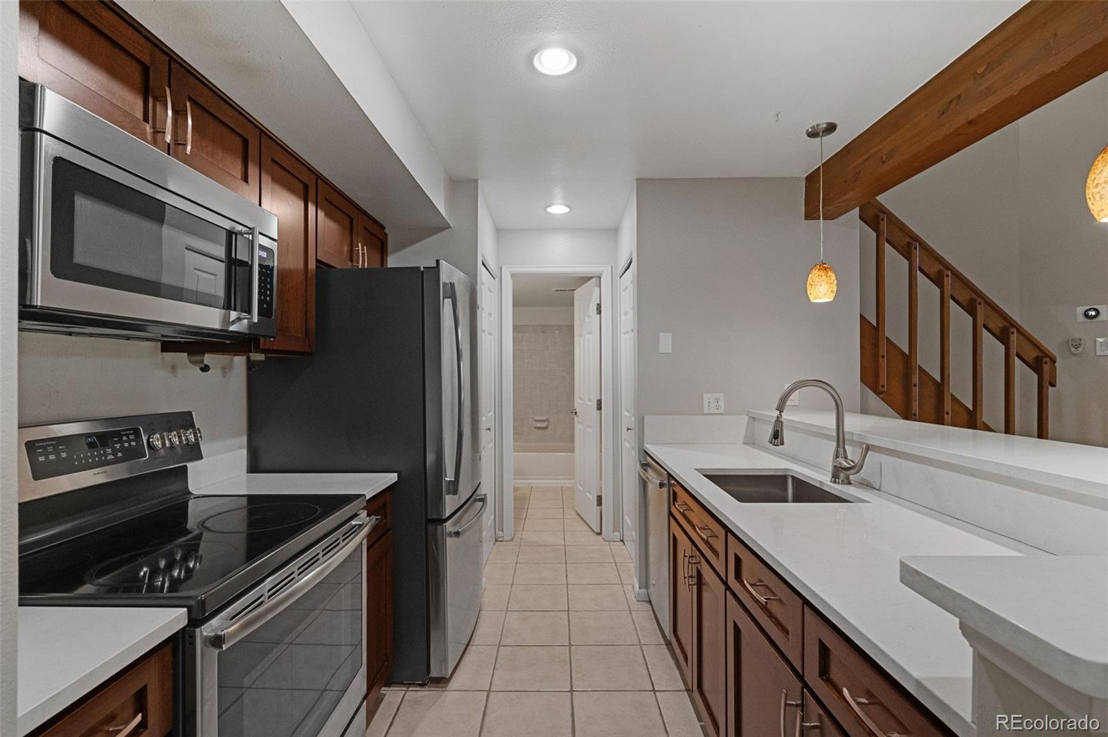 MLS Image #4 for 2575 s syracuse way,denver, Colorado