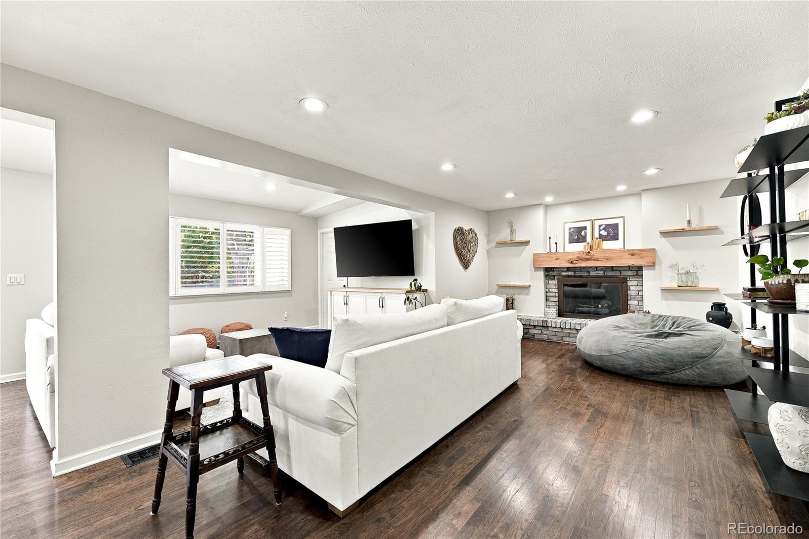 MLS Image #10 for 7624 e mercer place,denver, Colorado