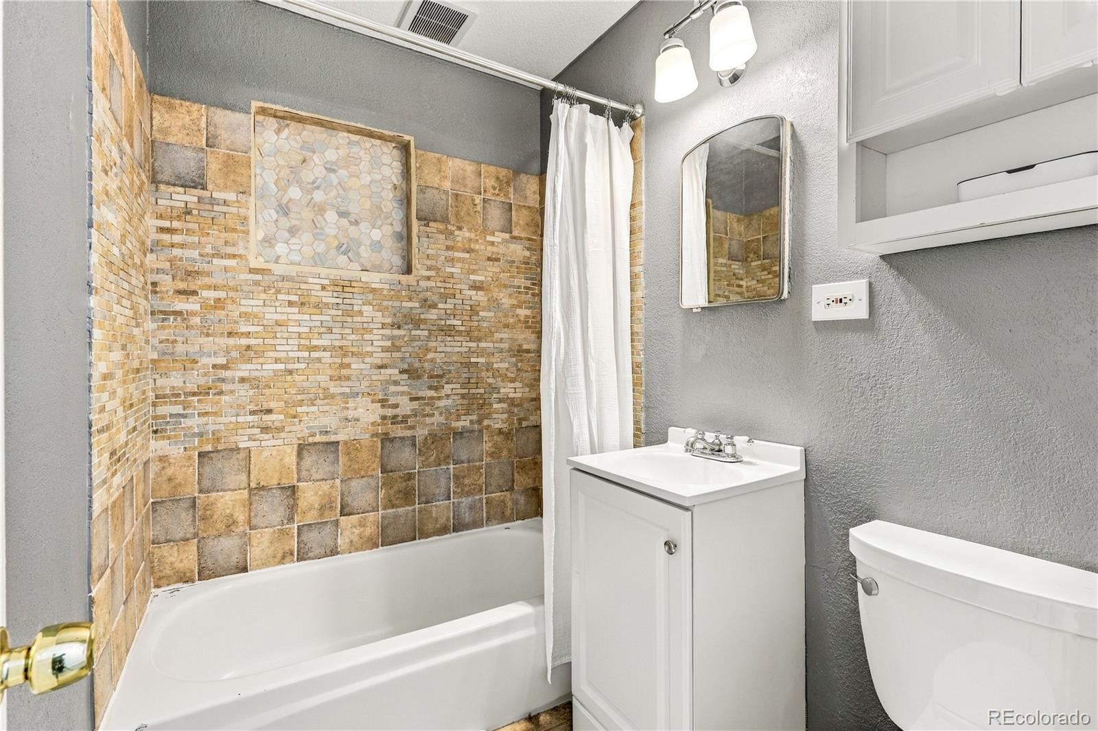 MLS Image #13 for 2380 s king street,denver, Colorado