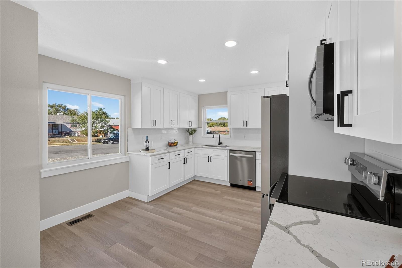 MLS Image #15 for 1580 s zuni street,denver, Colorado