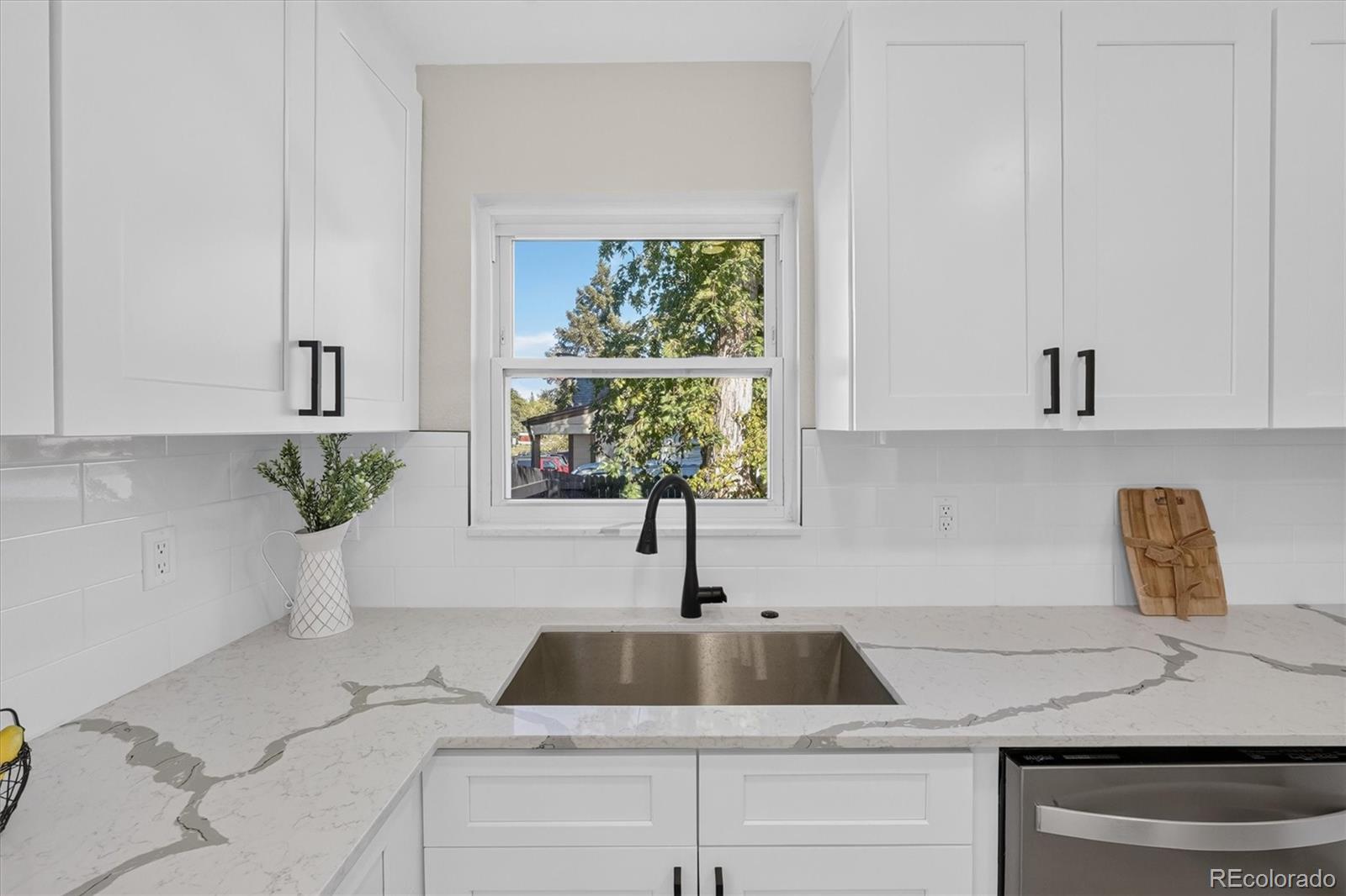 MLS Image #17 for 1580 s zuni street,denver, Colorado