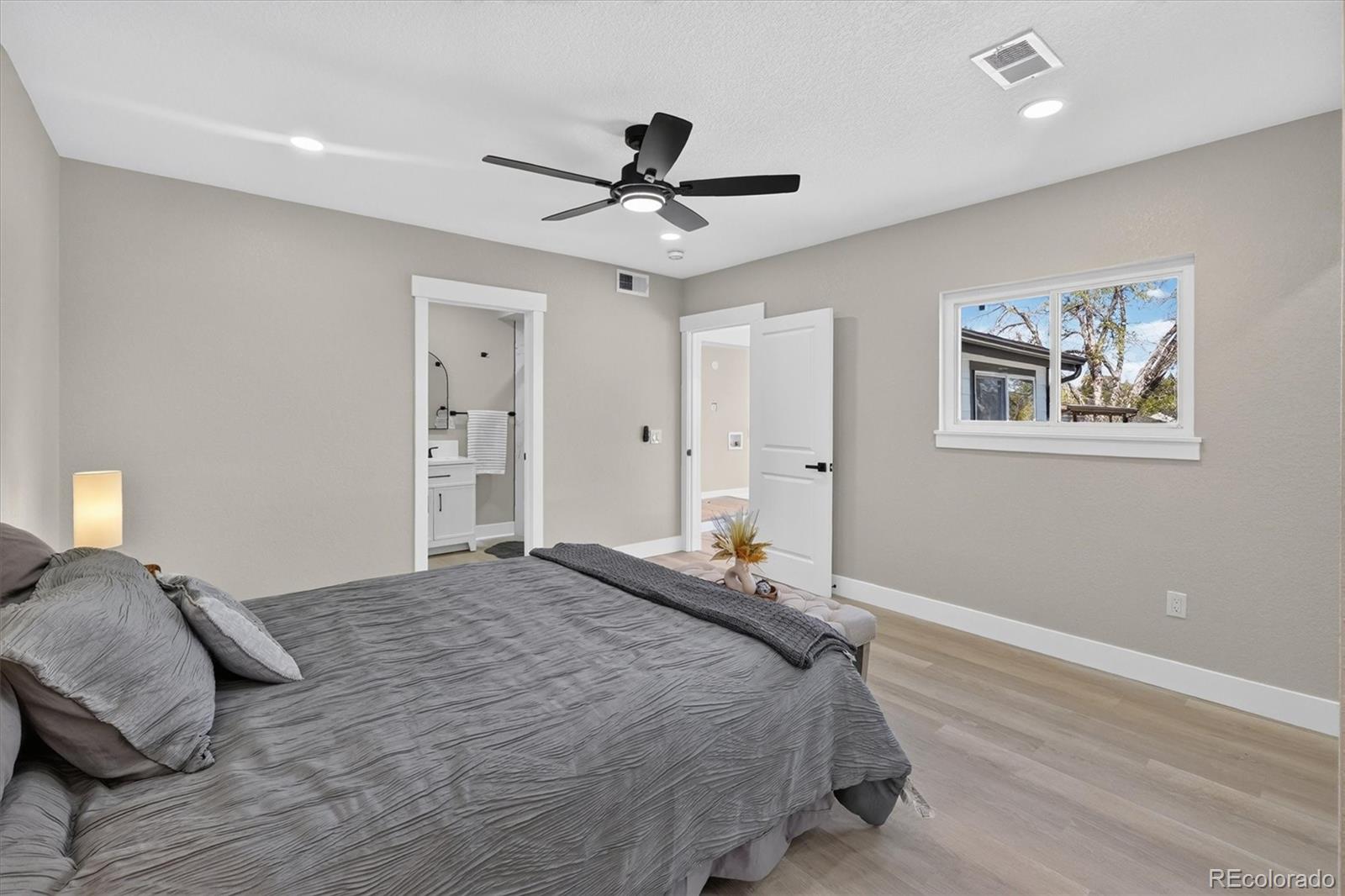 MLS Image #26 for 1580 s zuni street,denver, Colorado