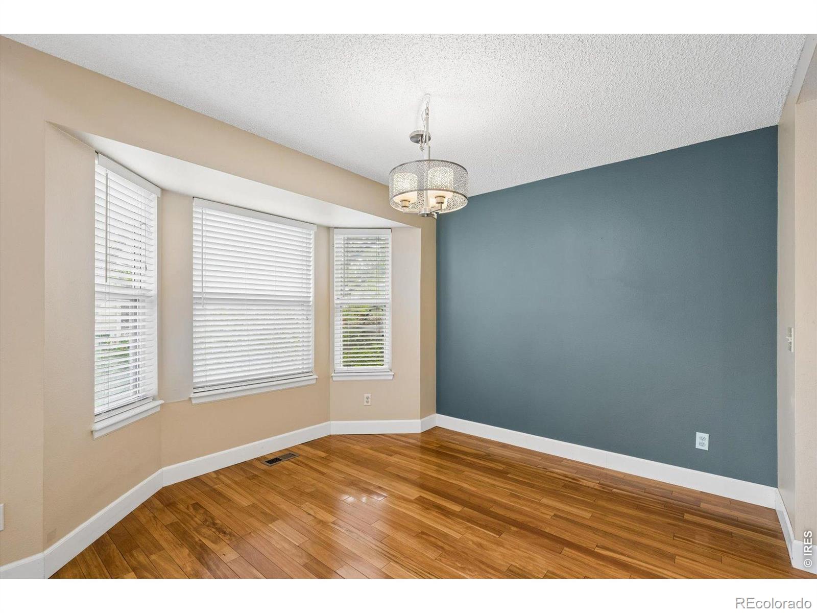 MLS Image #11 for 2049 e phillips lane,centennial, Colorado