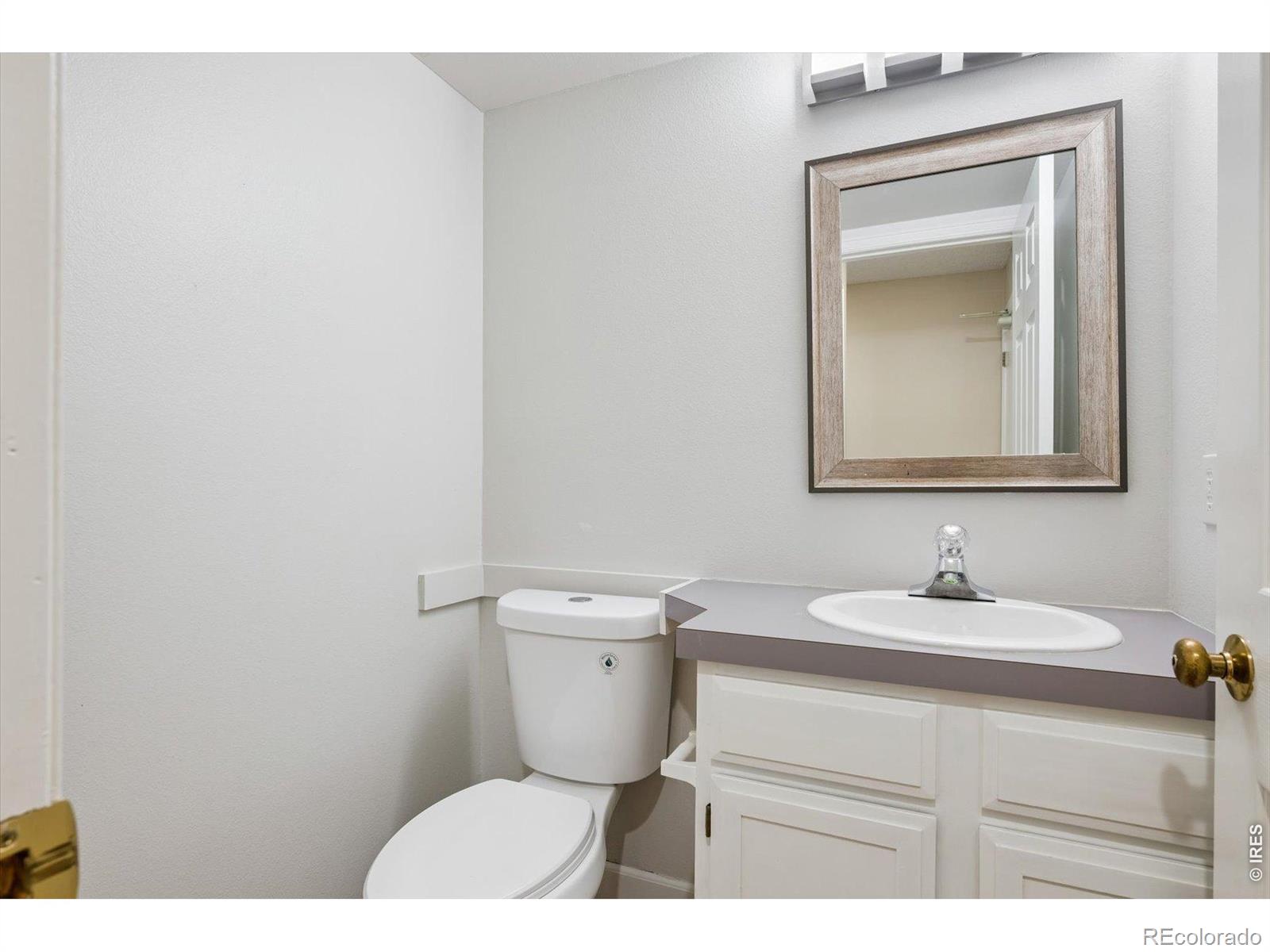 MLS Image #13 for 2049 e phillips lane,centennial, Colorado