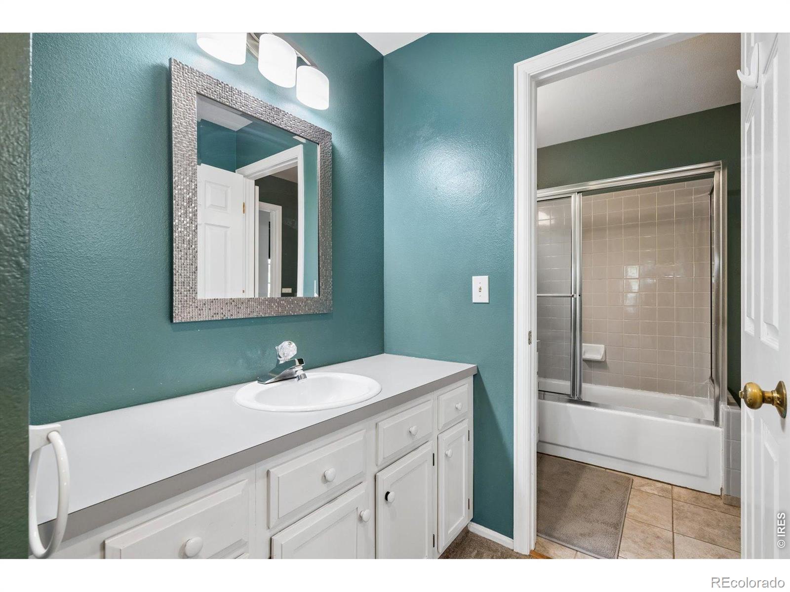 MLS Image #17 for 2049 e phillips lane,centennial, Colorado