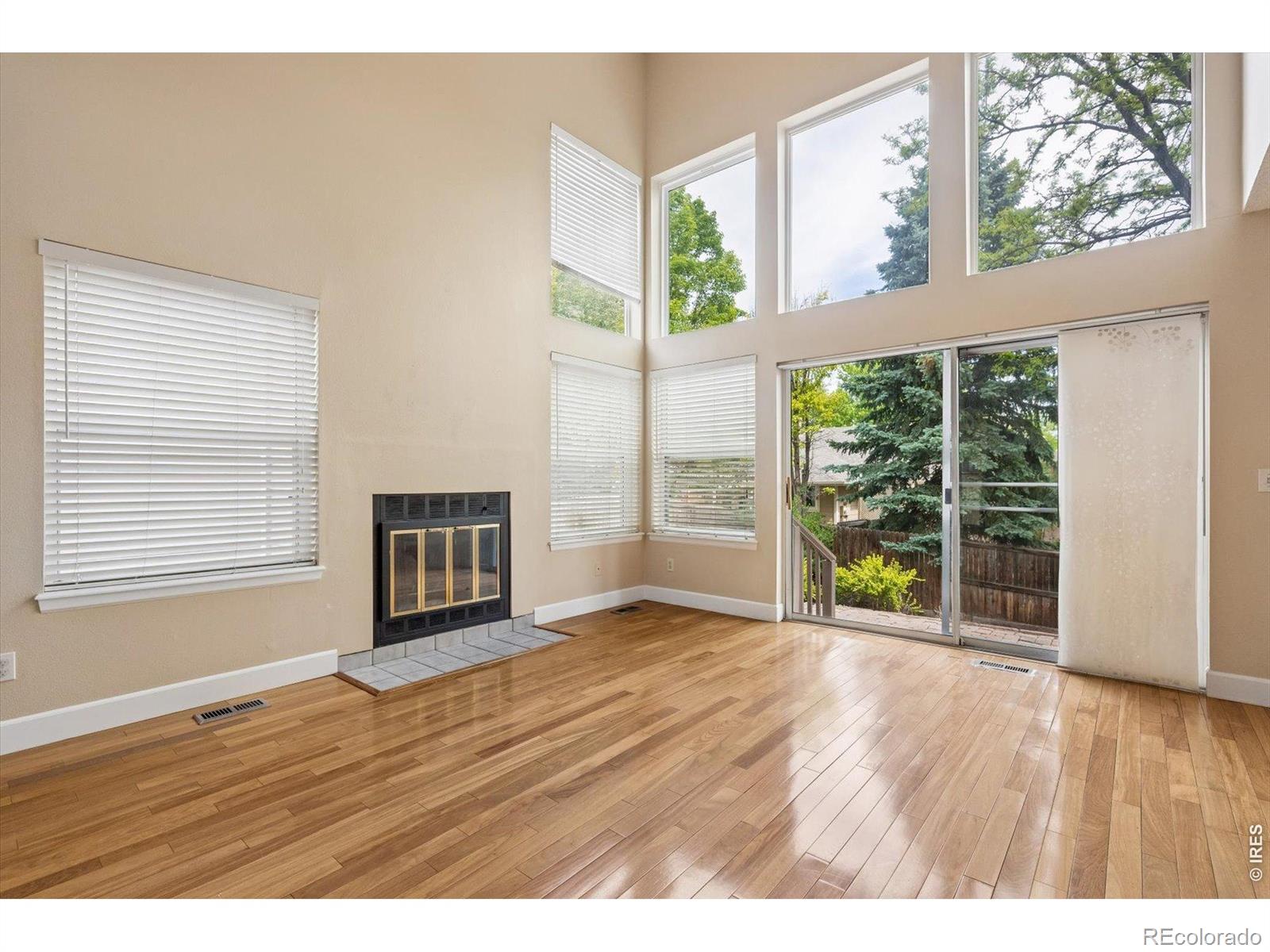 MLS Image #2 for 2049 e phillips lane,centennial, Colorado