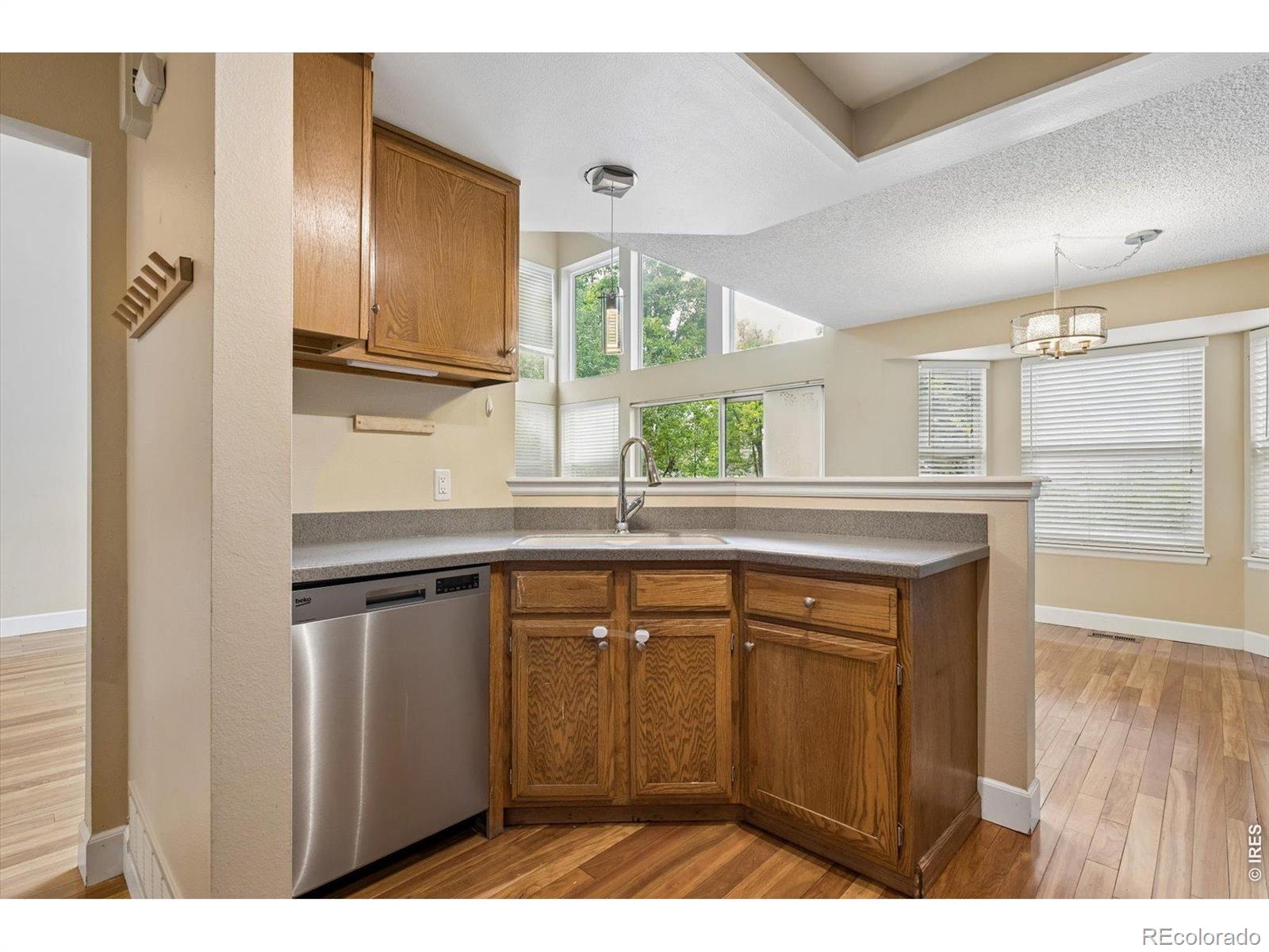 MLS Image #6 for 2049 e phillips lane,centennial, Colorado