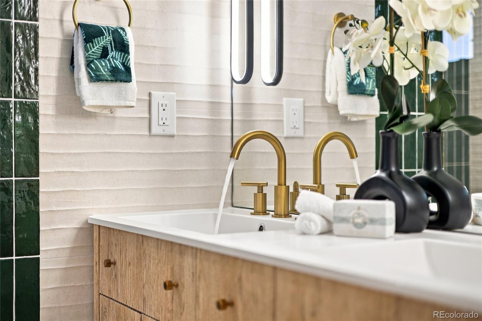 MLS Image #13 for 2647 s linden court,denver, Colorado