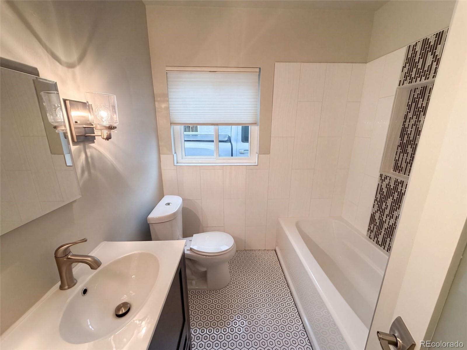MLS Image #10 for 1560  leyden street,denver, Colorado