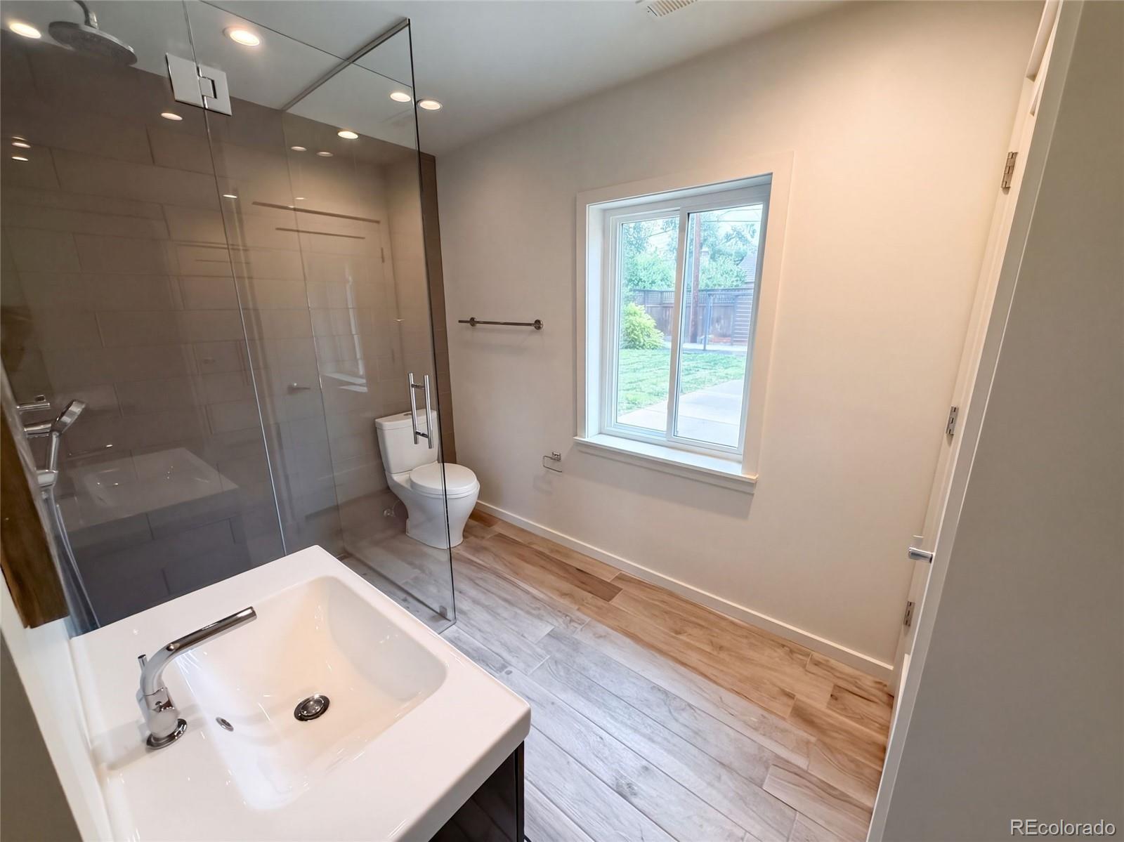MLS Image #11 for 1560  leyden street,denver, Colorado