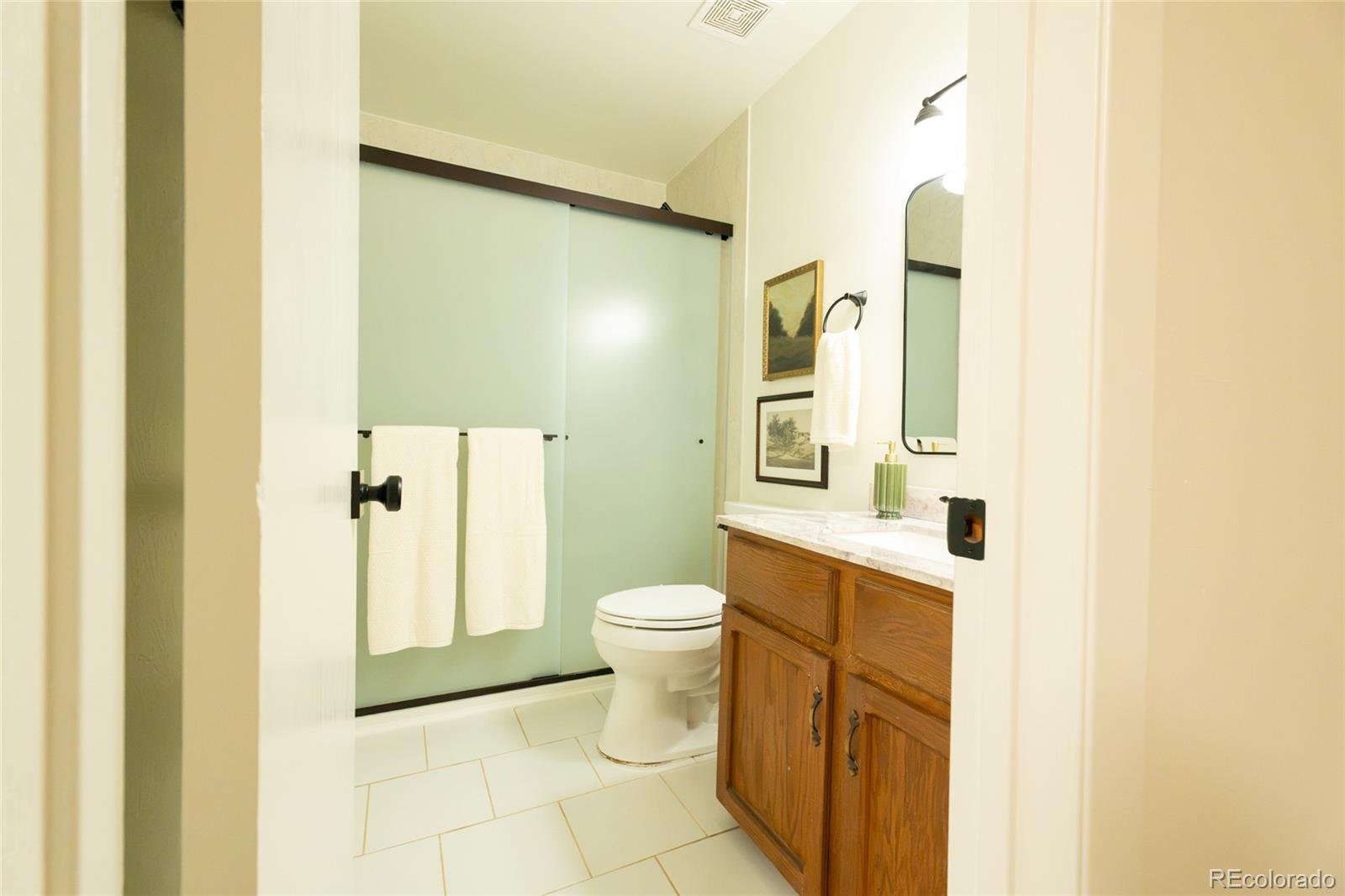 MLS Image #14 for 12094 e louisiana avenue,aurora, Colorado