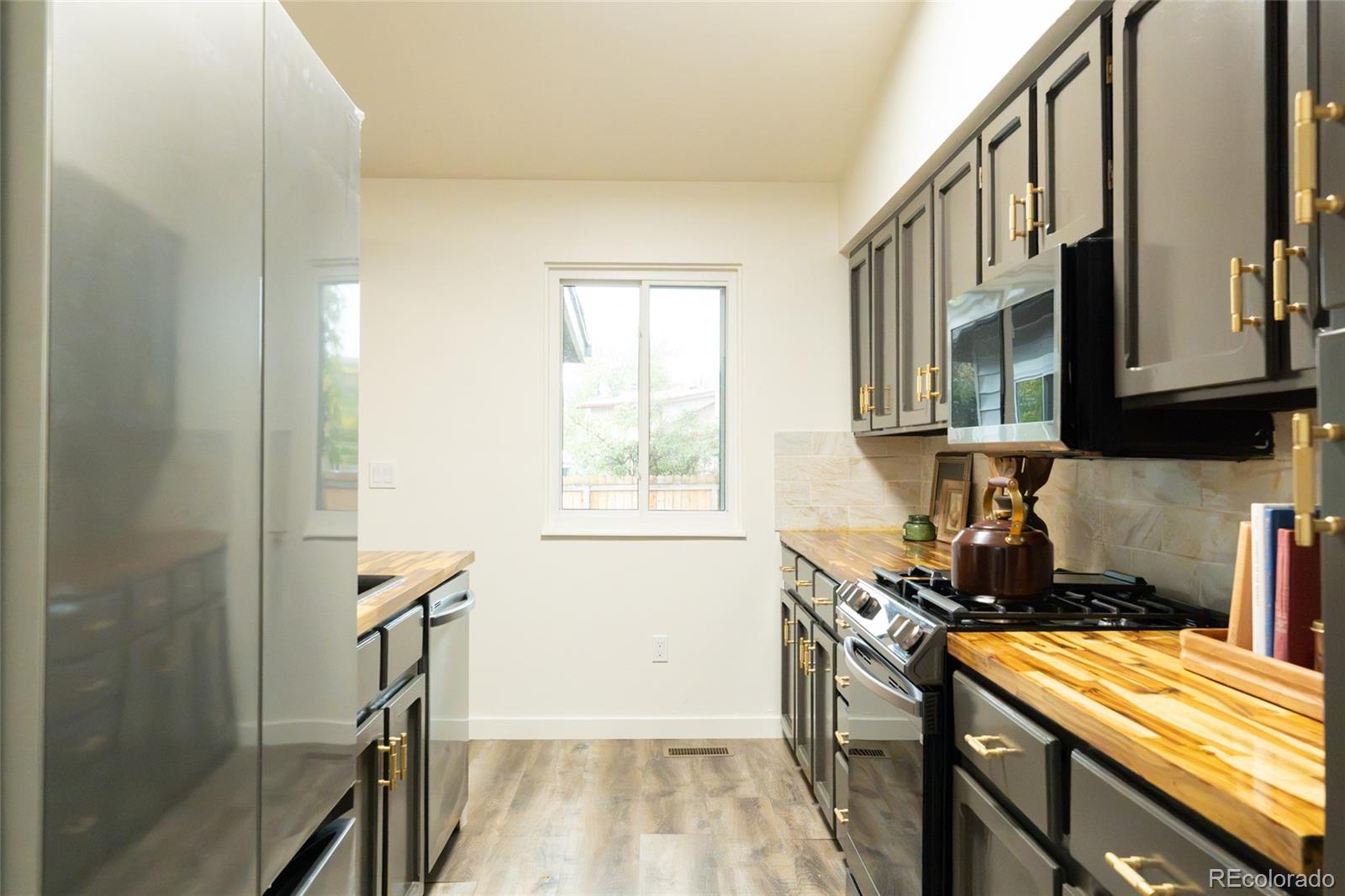 MLS Image #5 for 12094 e louisiana avenue,aurora, Colorado