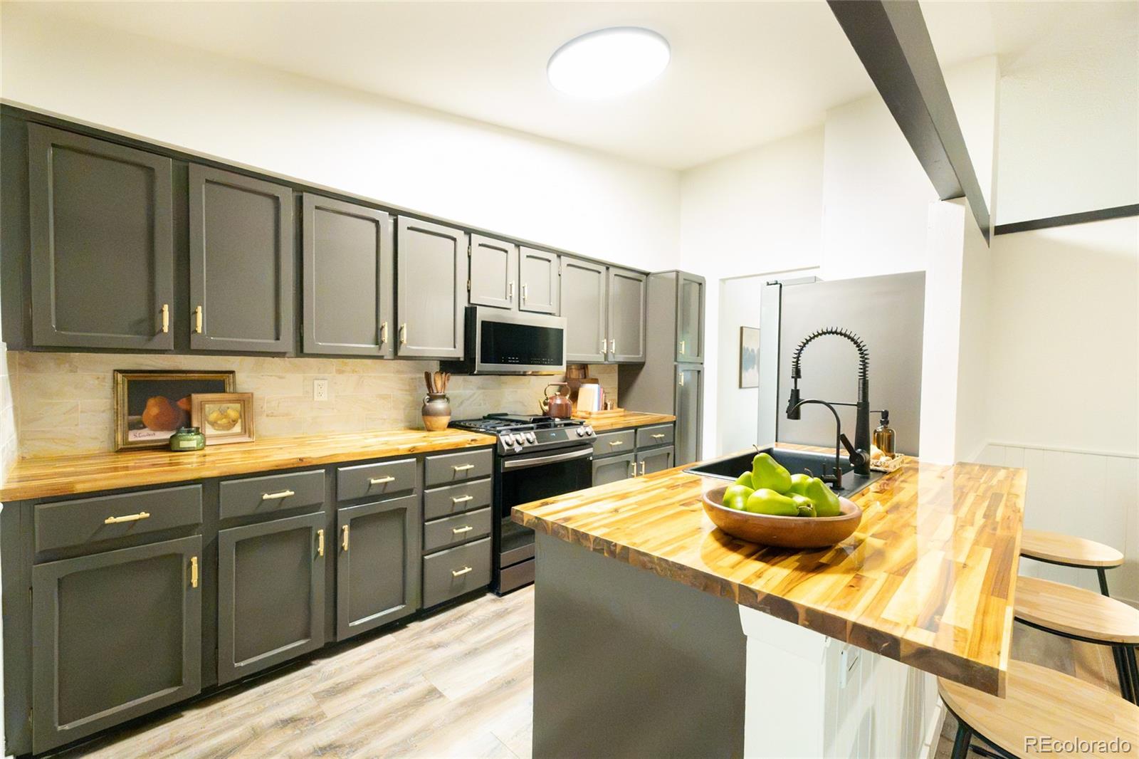 MLS Image #8 for 12094 e louisiana avenue,aurora, Colorado