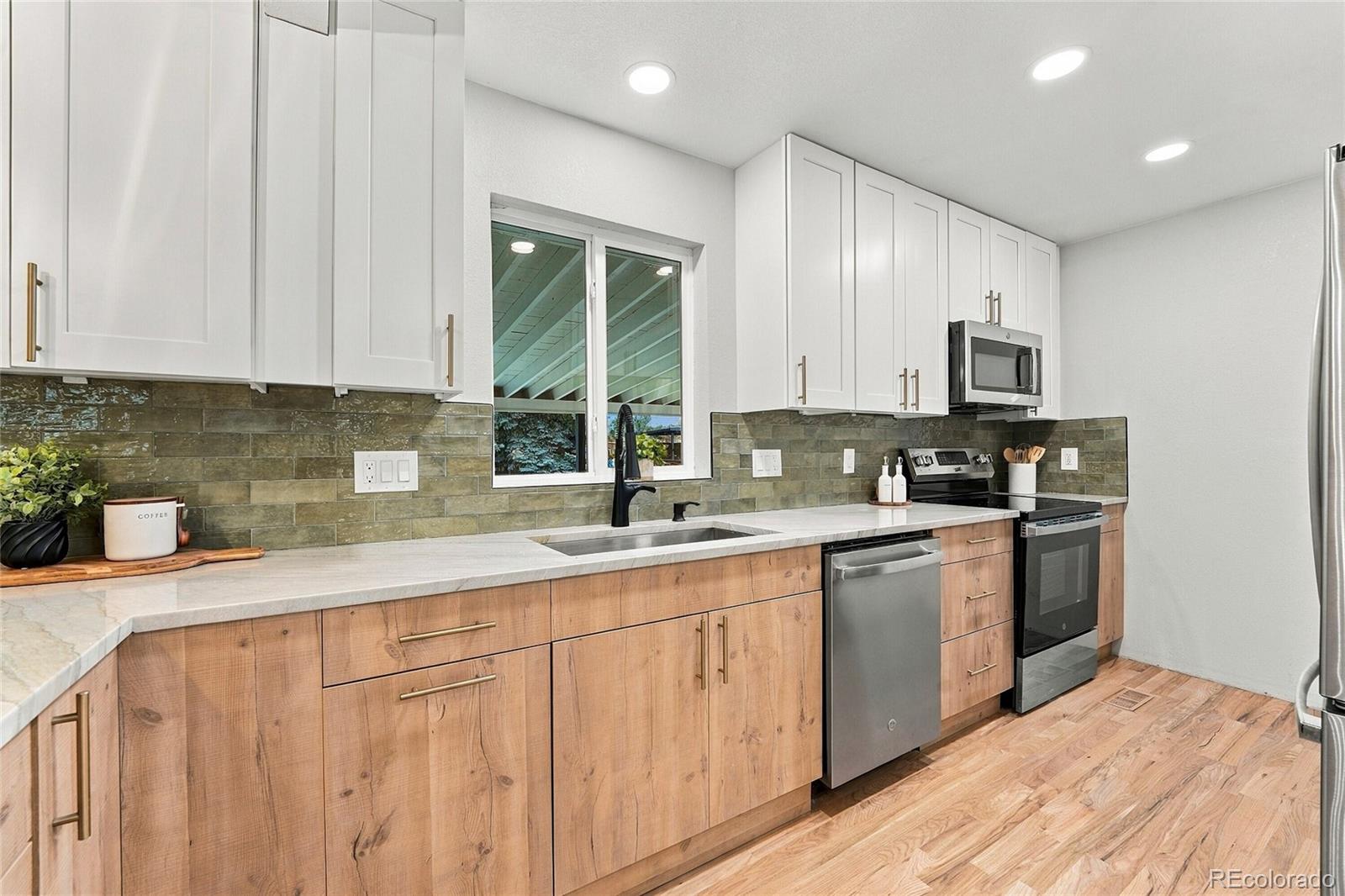 MLS Image #13 for 275 s ivy street,denver, Colorado