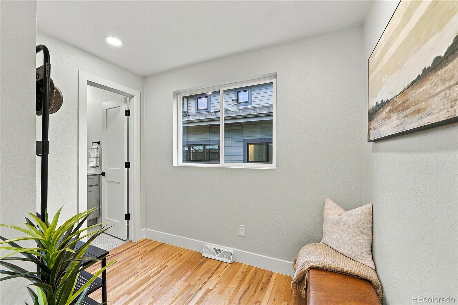 MLS Image #15 for 275 s ivy street,denver, Colorado