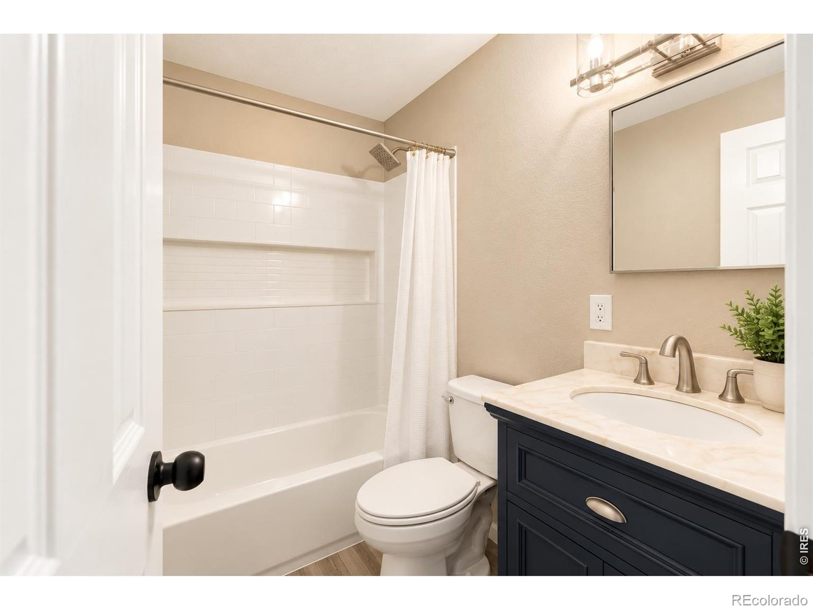 MLS Image #14 for 1431 s magnolia way,denver, Colorado