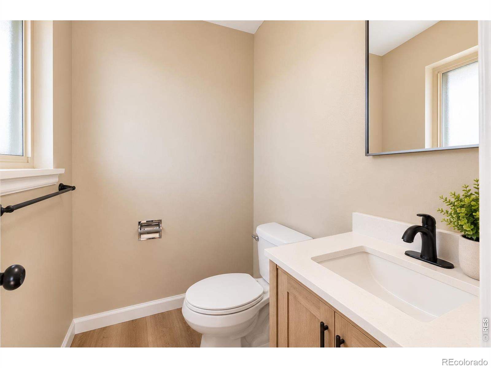 MLS Image #15 for 1431 s magnolia way,denver, Colorado