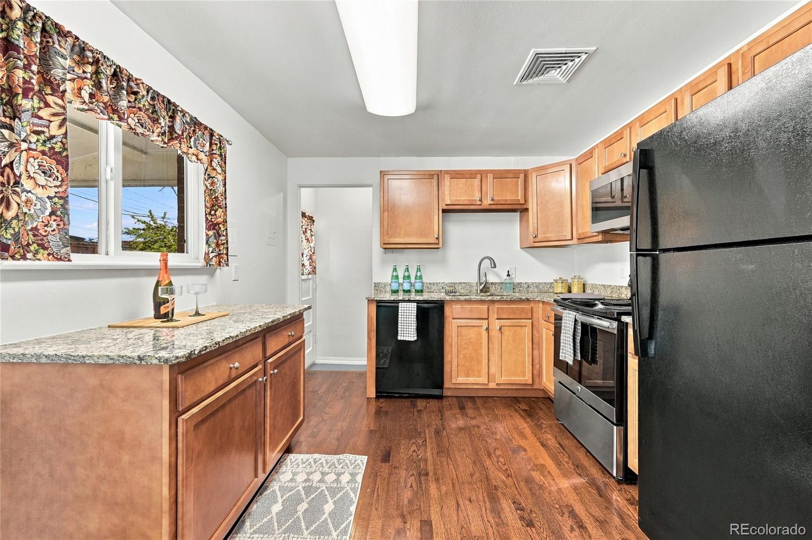 MLS Image #6 for 1309  douglas drive,denver, Colorado