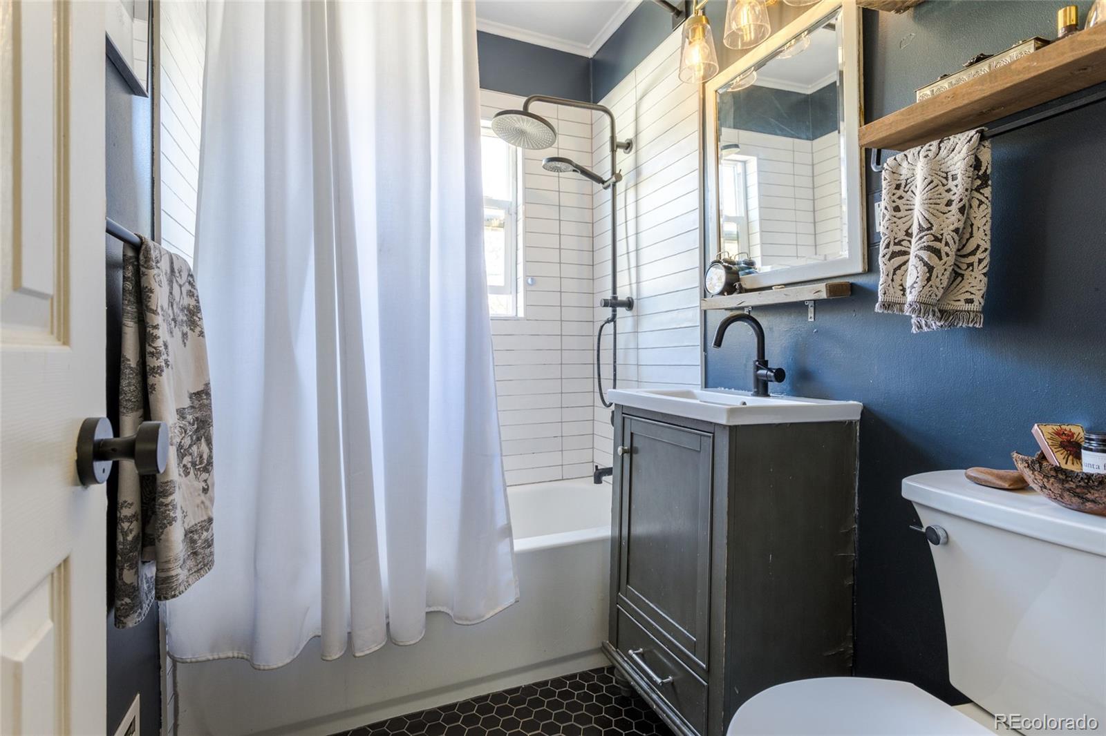 MLS Image #16 for 2240 s irving street,denver, Colorado