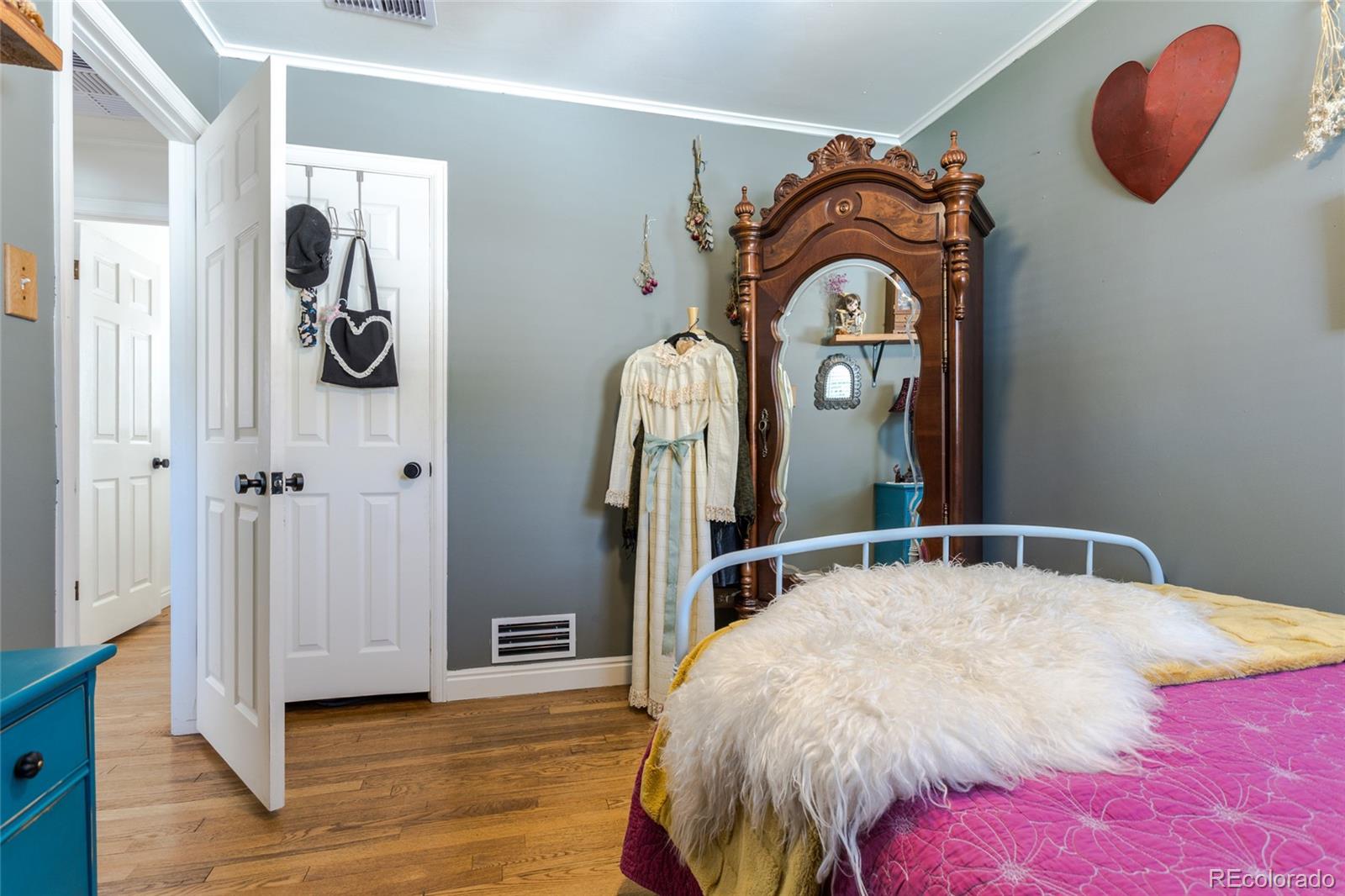MLS Image #18 for 2240 s irving street,denver, Colorado