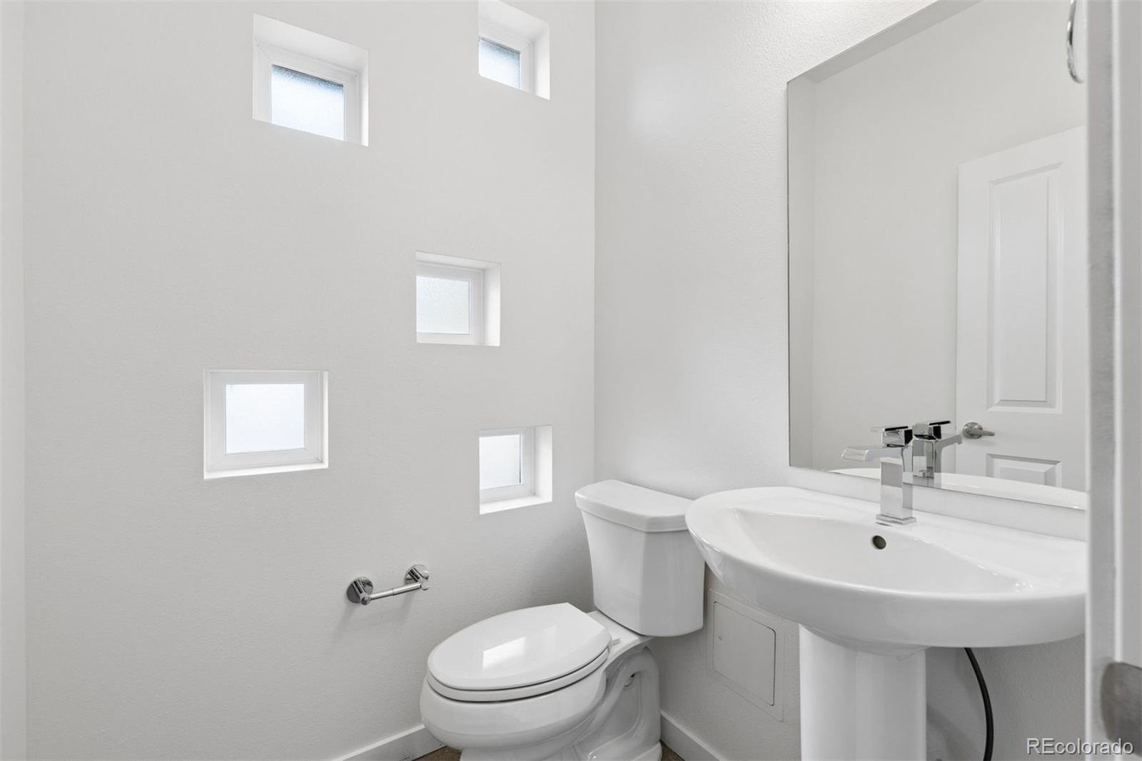 MLS Image #10 for 2200  tremont place,denver, Colorado