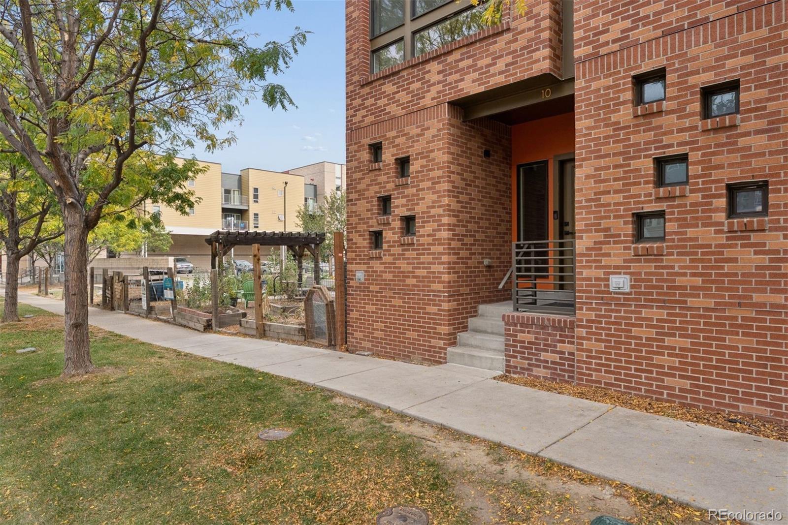 MLS Image #4 for 2200  tremont place,denver, Colorado