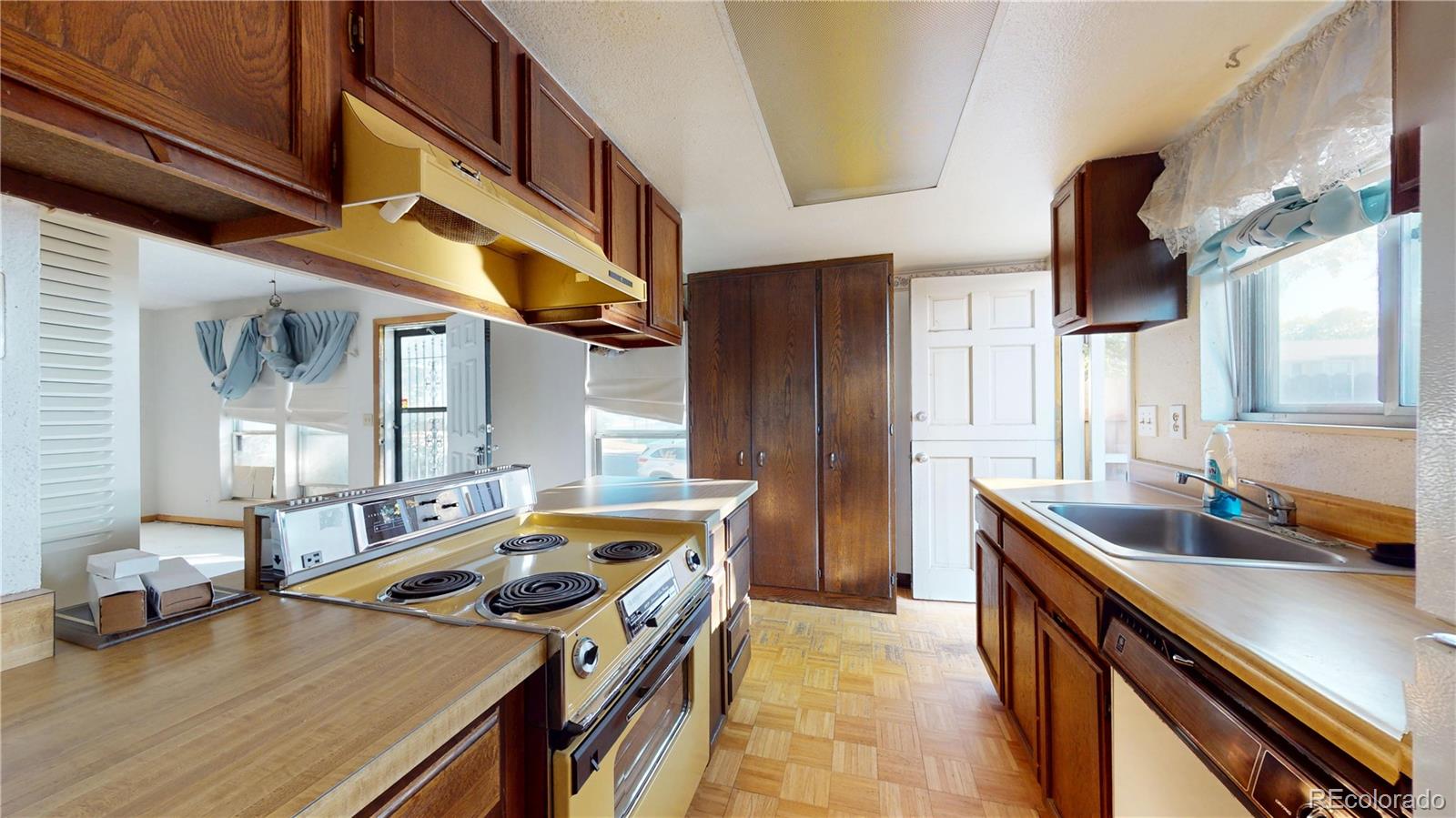 MLS Image #11 for 10001 e evans avenue,aurora, Colorado
