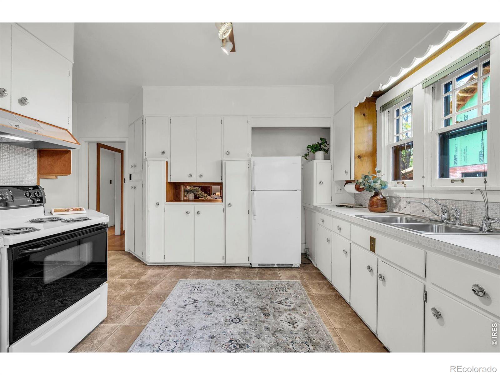MLS Image #11 for 685 s emerson street,denver, Colorado