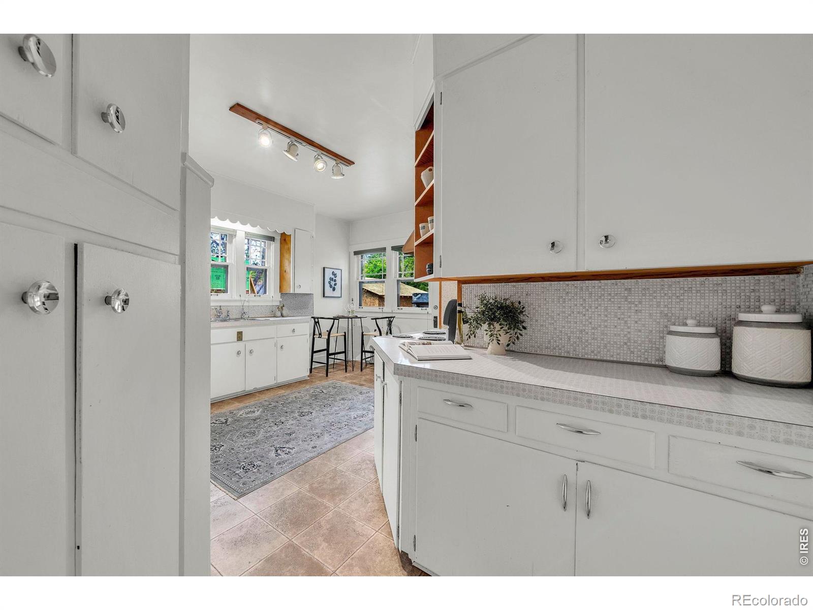 MLS Image #12 for 685 s emerson street,denver, Colorado
