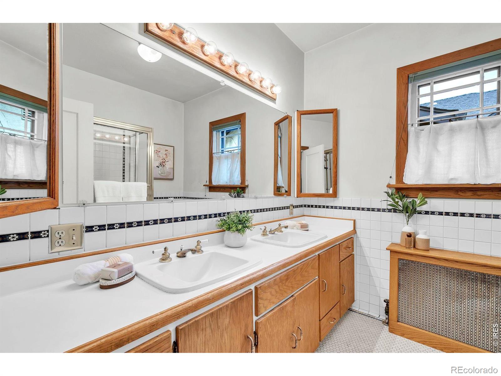 MLS Image #16 for 685 s emerson street,denver, Colorado