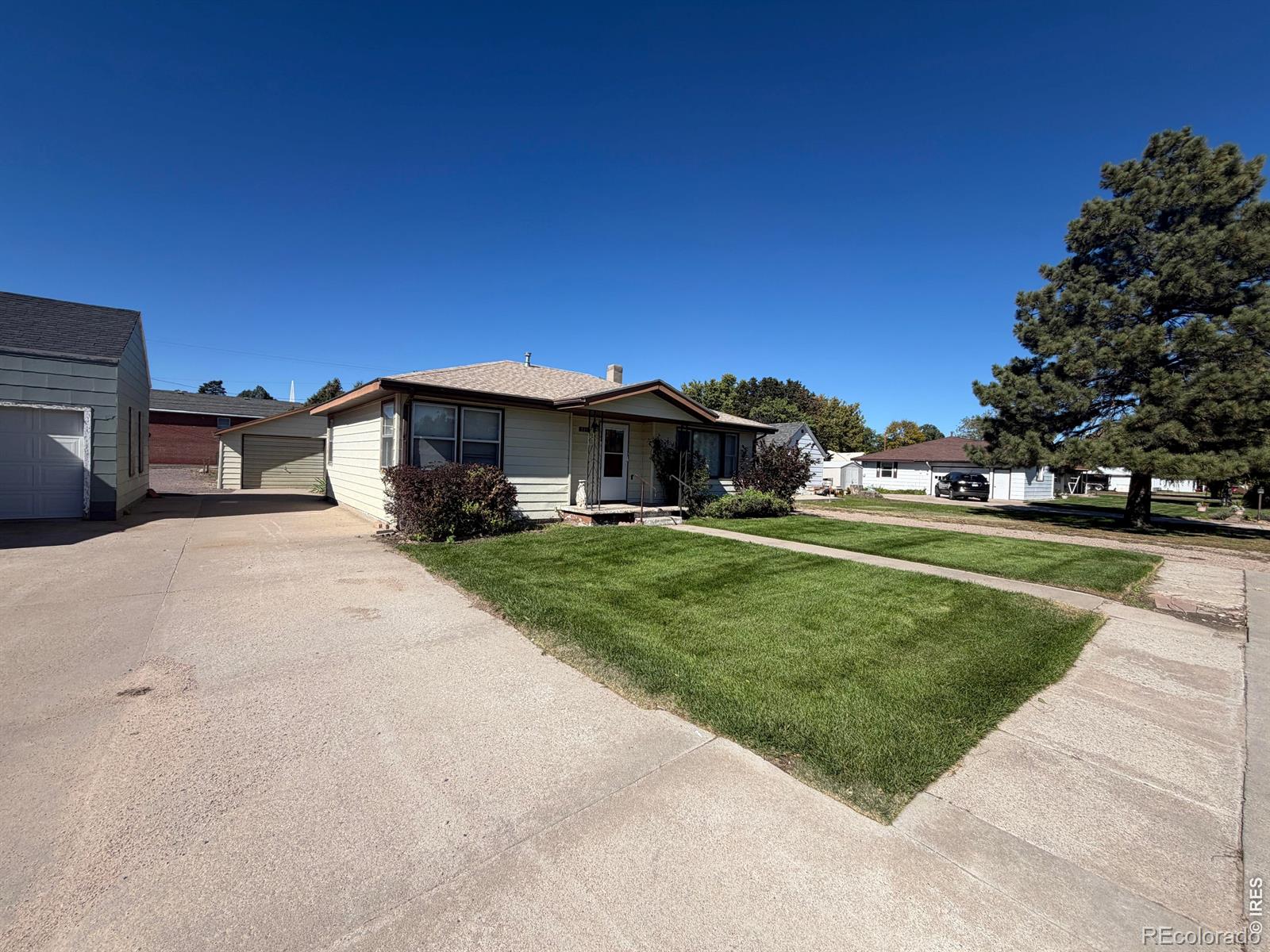 MLS Image #3 for 227  18th street,burlington, Colorado