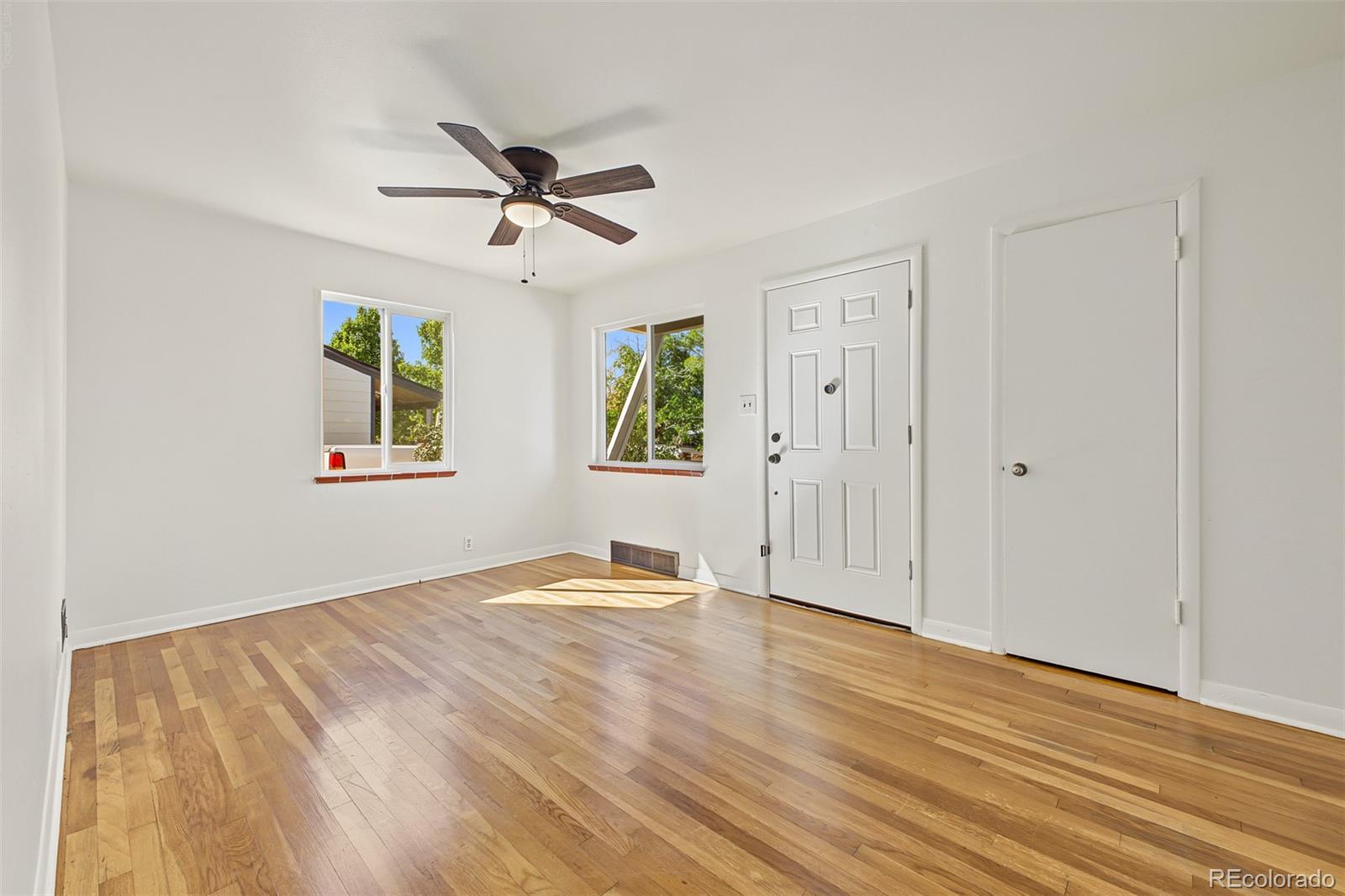 MLS Image #10 for 820  oakland street,aurora, Colorado