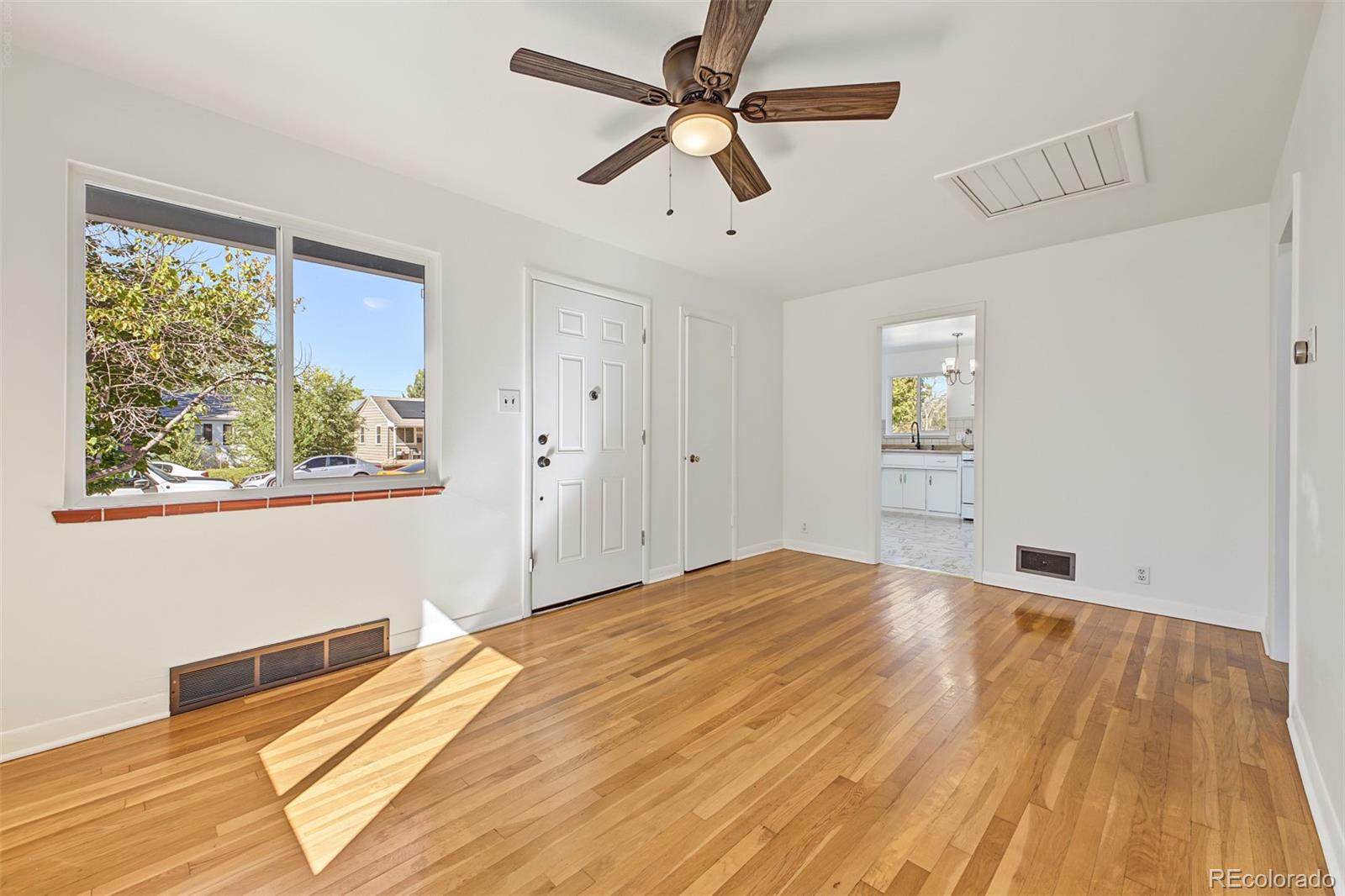 MLS Image #11 for 820  oakland street,aurora, Colorado