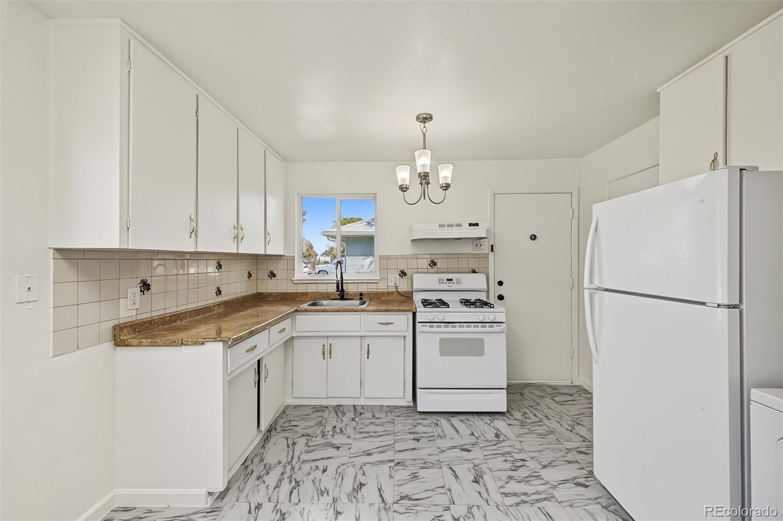 MLS Image #12 for 820  oakland street,aurora, Colorado