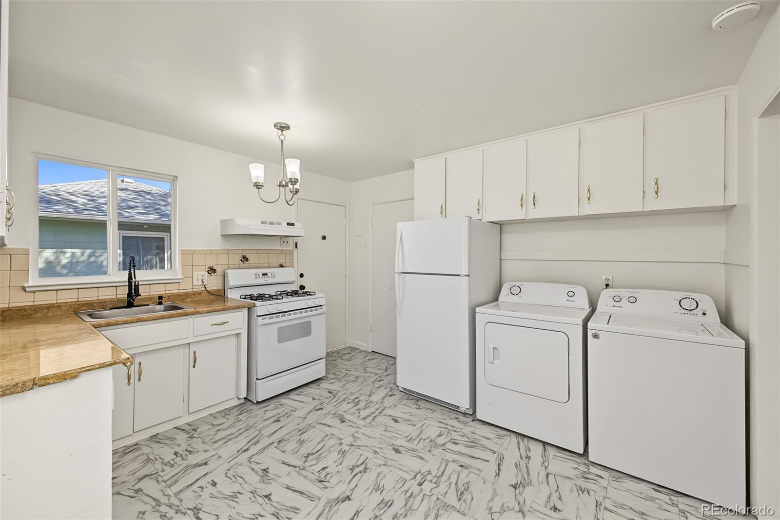 MLS Image #13 for 820  oakland street,aurora, Colorado