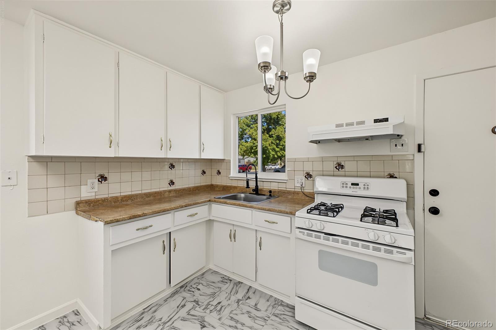 MLS Image #6 for 820  oakland street,aurora, Colorado