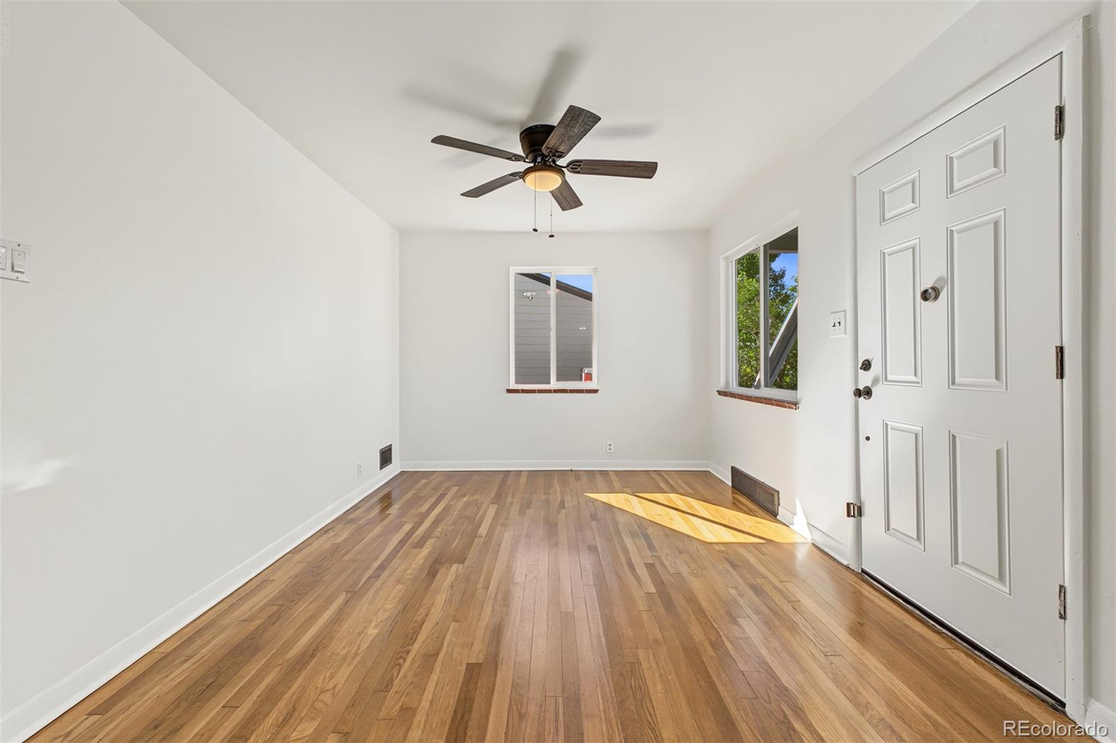 MLS Image #9 for 820  oakland street,aurora, Colorado