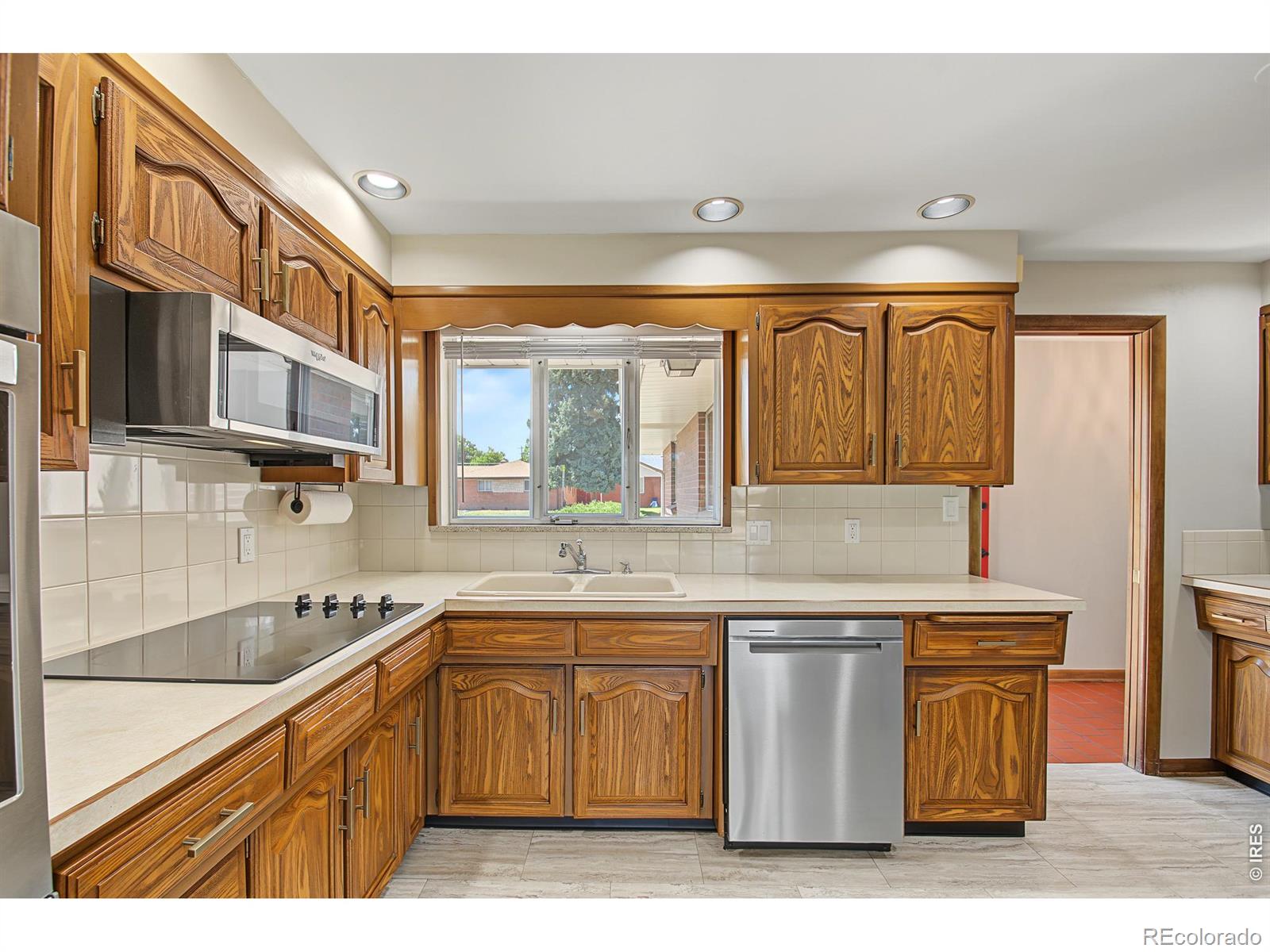 MLS Image #10 for 2408 s utica street,denver, Colorado