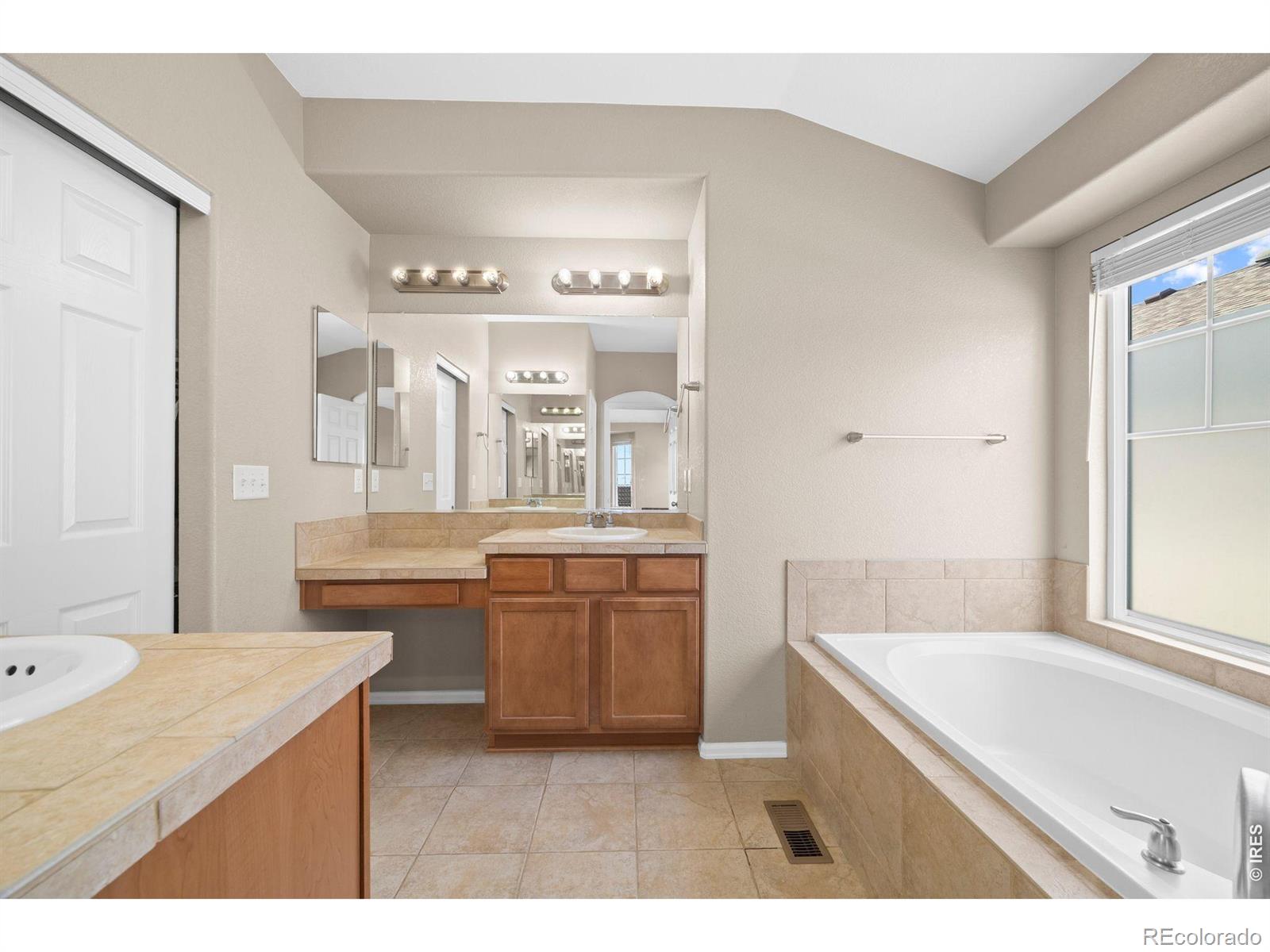 MLS Image #12 for 24025 e wagon trail avenue,aurora, Colorado