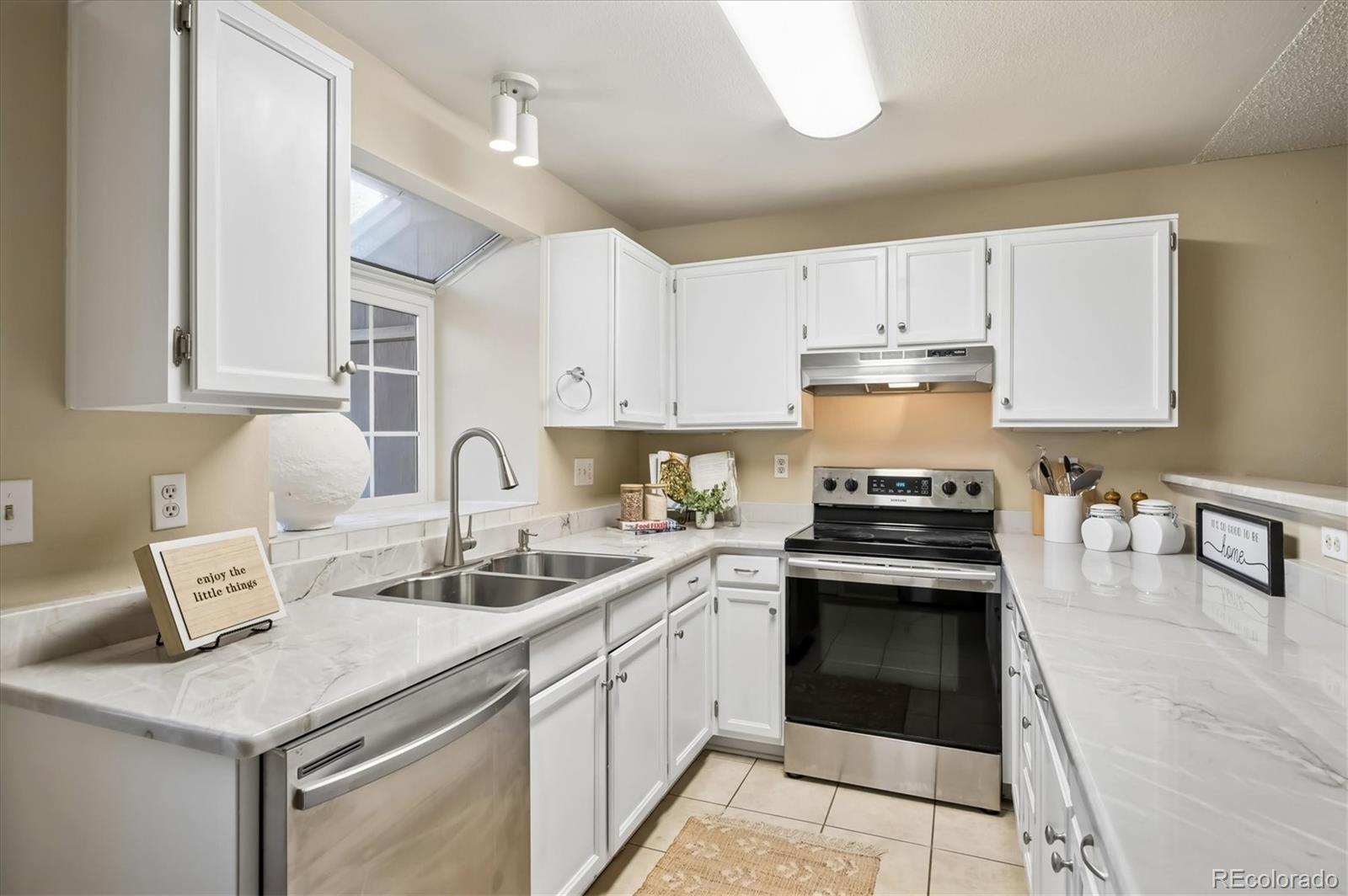 MLS Image #5 for 1218 s flower circle,lakewood, Colorado