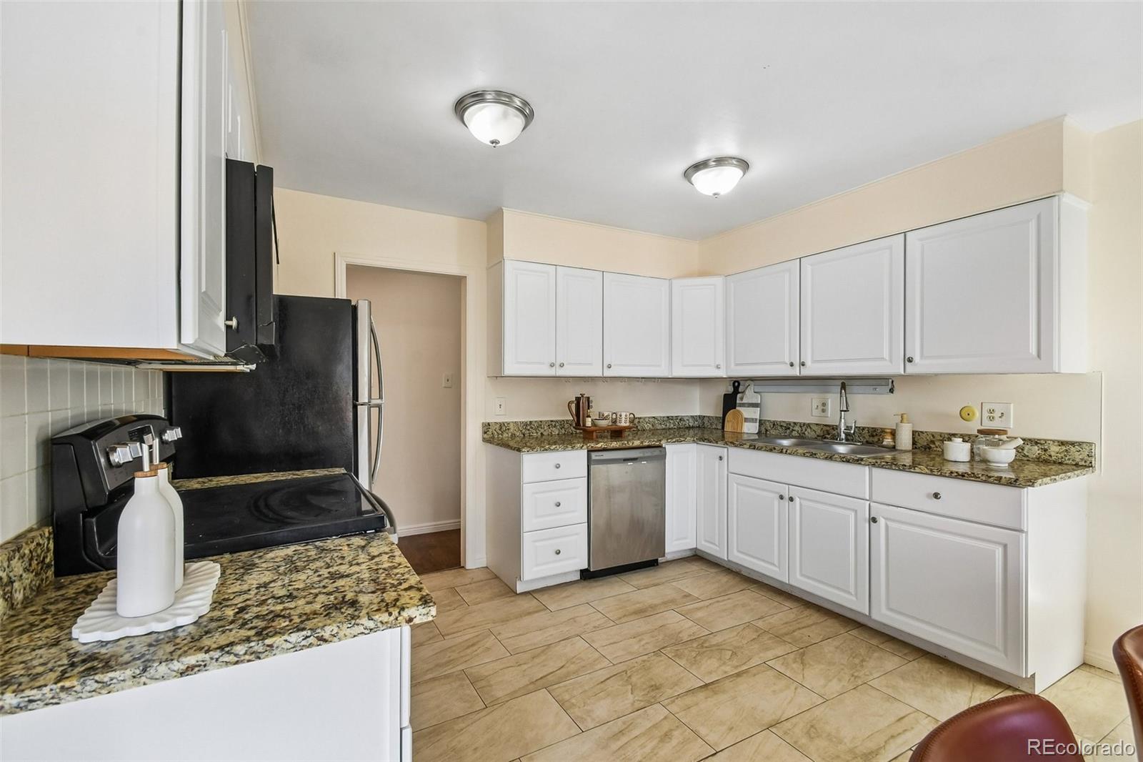 MLS Image #10 for 2201 s holly street,denver, Colorado