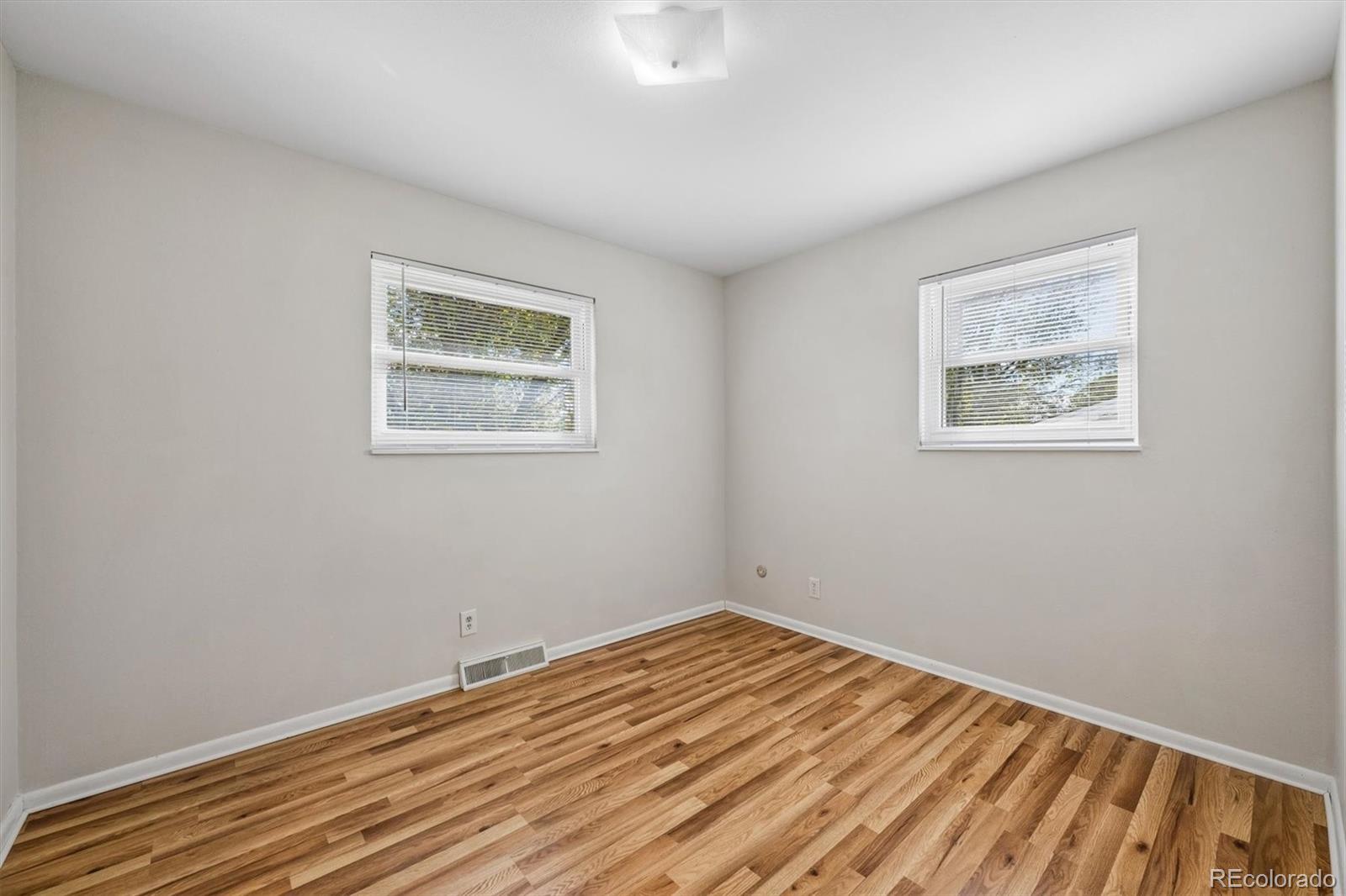 MLS Image #12 for 978  nucla street,aurora, Colorado