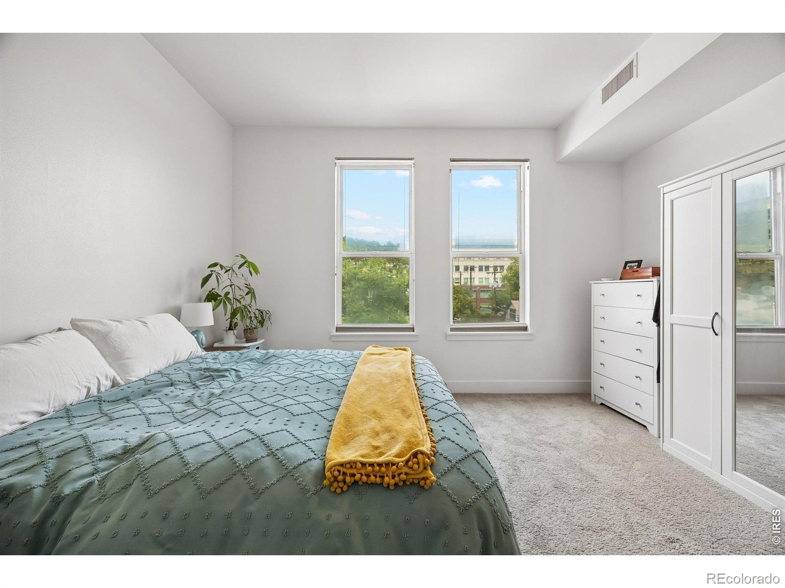 MLS Image #15 for 1738 n franklin street 3d,denver, Colorado